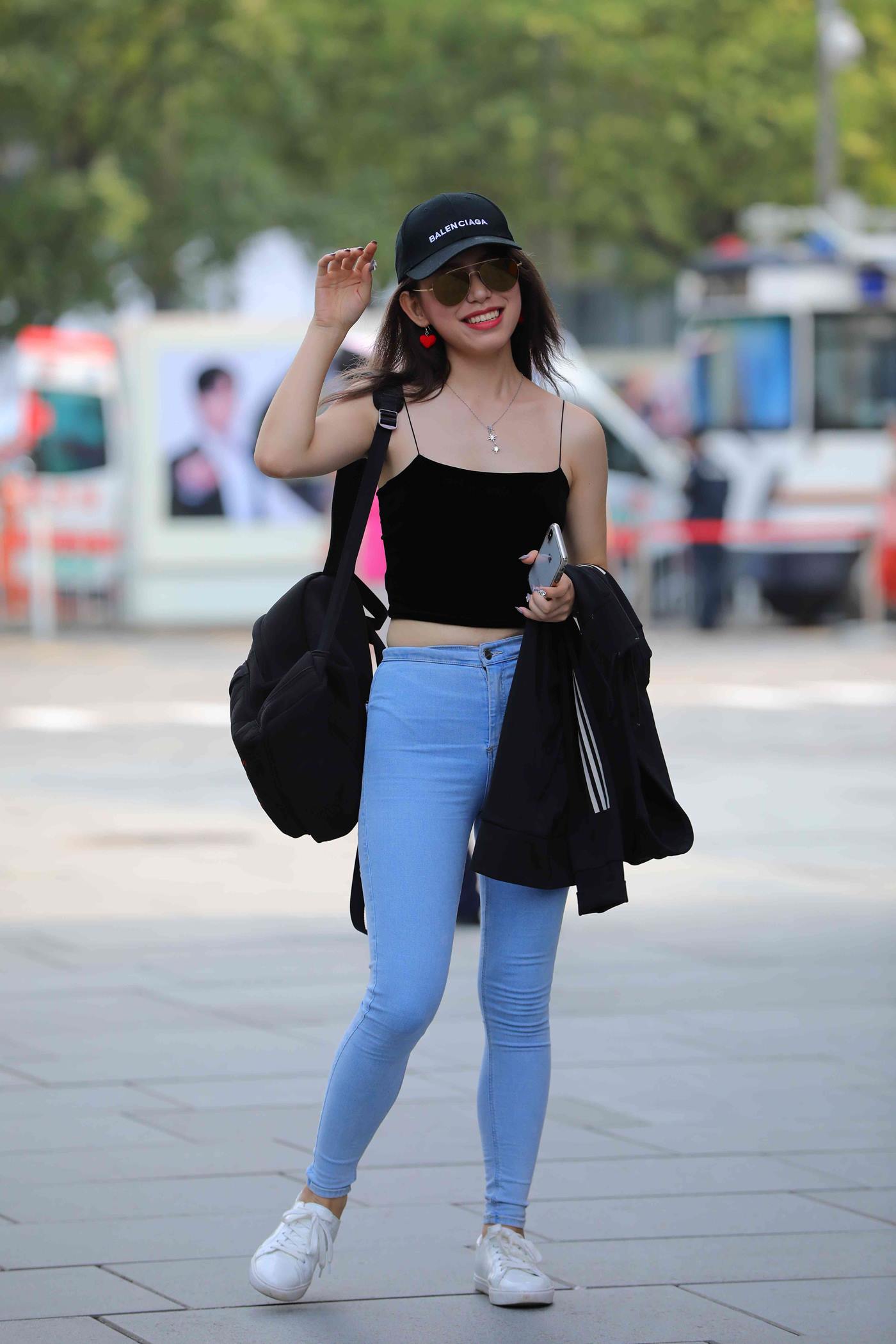 图片[2]-精选魔镜街拍 NO.027 小背心牛仔裤 [56P]-草丛看图