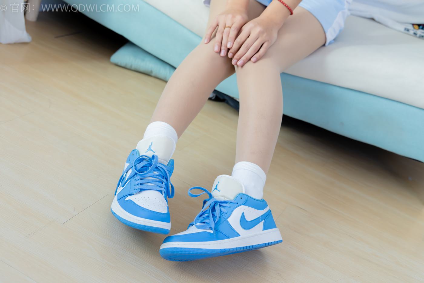 图片[4]-精选勿恋传媒 NO.2250 岚岚-板鞋、白棉袜、薄肉丝、老头乐挠脚剧情[126P]-草丛看图