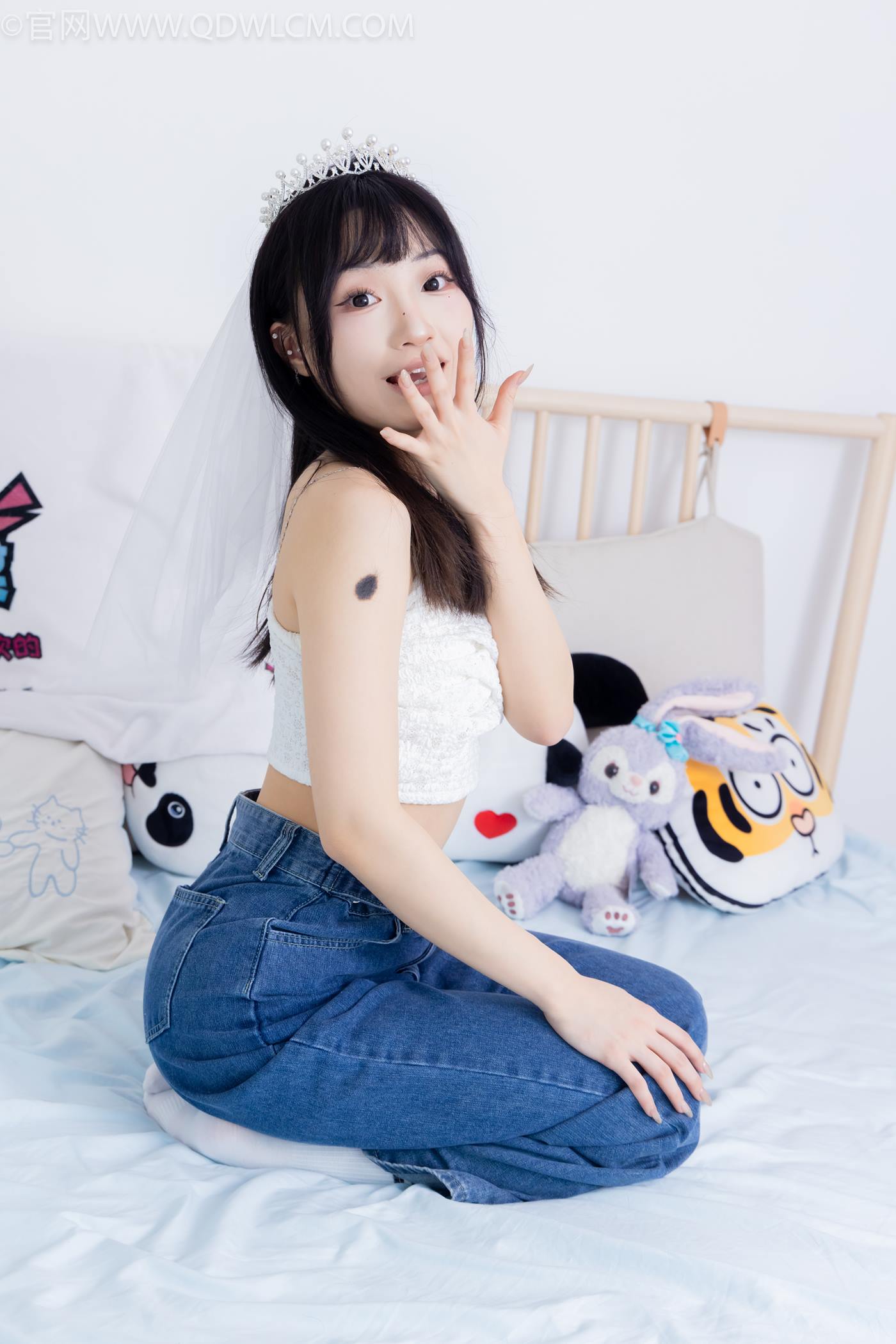 图片[2]-精选勿恋传媒 NO.2258 嘟嘟-板鞋、白棉袜、裸足[134P]-草丛看图