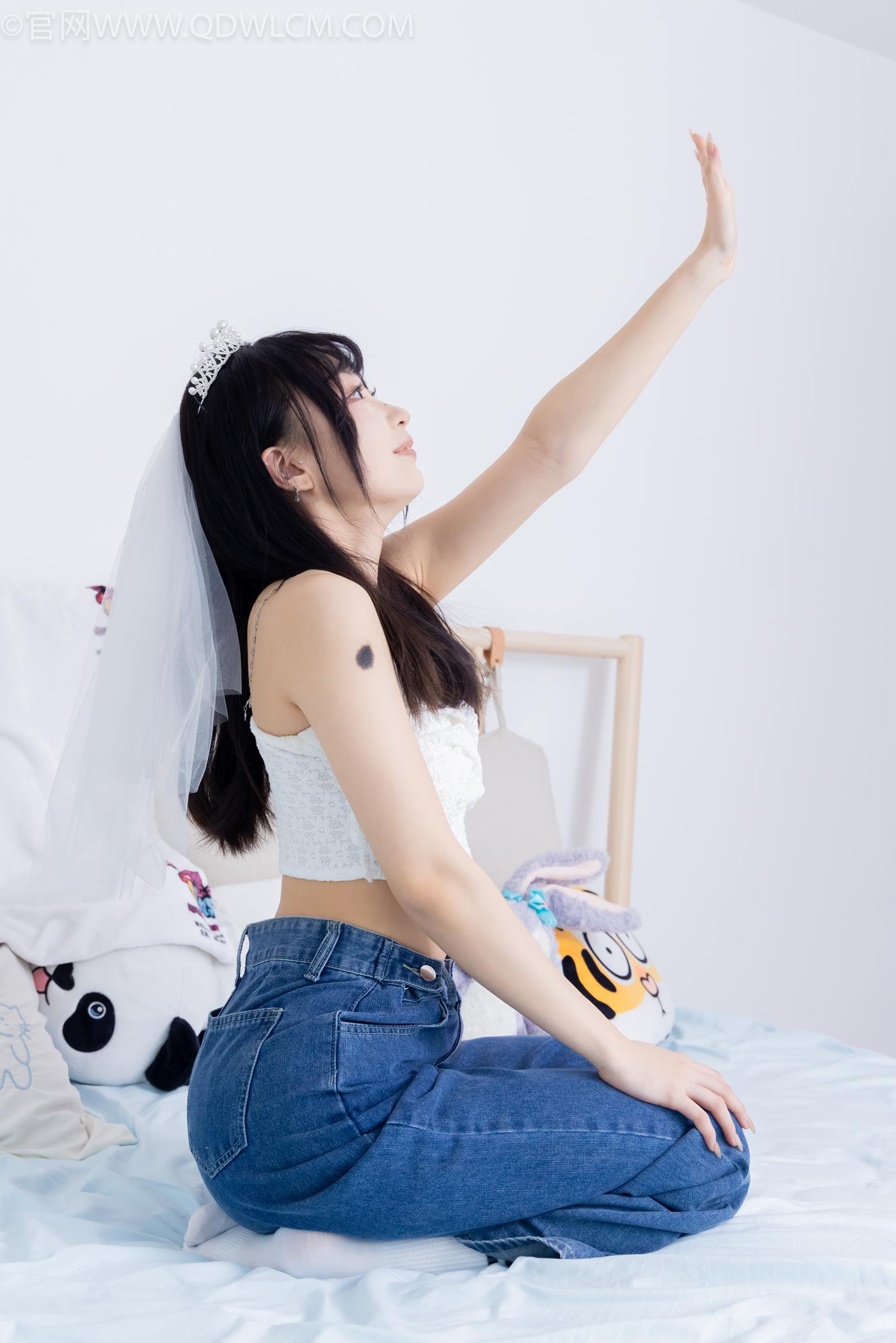 图片[1]-精选勿恋传媒 NO.2258 嘟嘟-板鞋、白棉袜、裸足[134P]-草丛看图