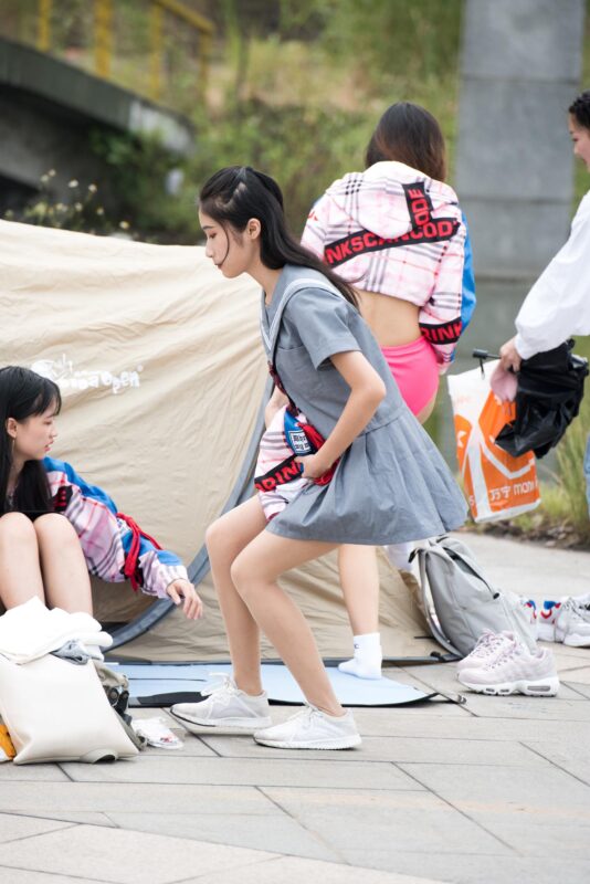 精选魔镜街拍 NO.051 街拍啦啦队小解解 [65P]-草丛看图