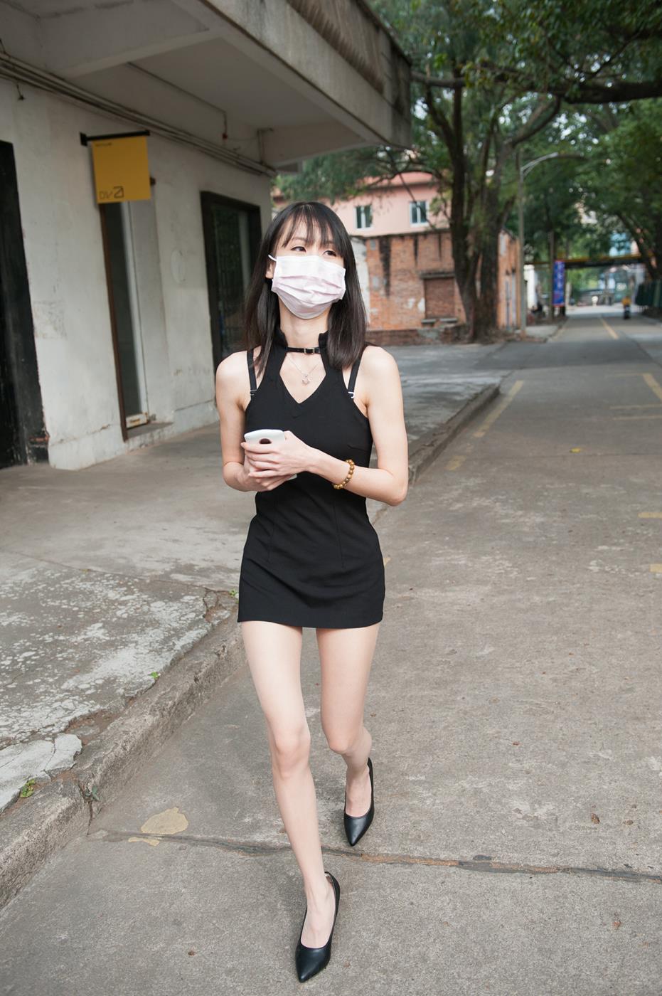 图片[3]-精选魔镜街拍 NO.129 街角肉丝包臀裙小解解 [88P]-草丛看图