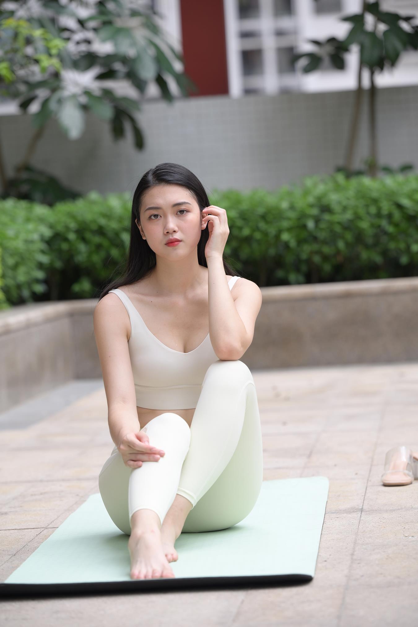 图片[6]-精选唯美街拍 NO.1287 魂魂摄影作品 浅黄瑜伽裤美女[92P]-草丛看图