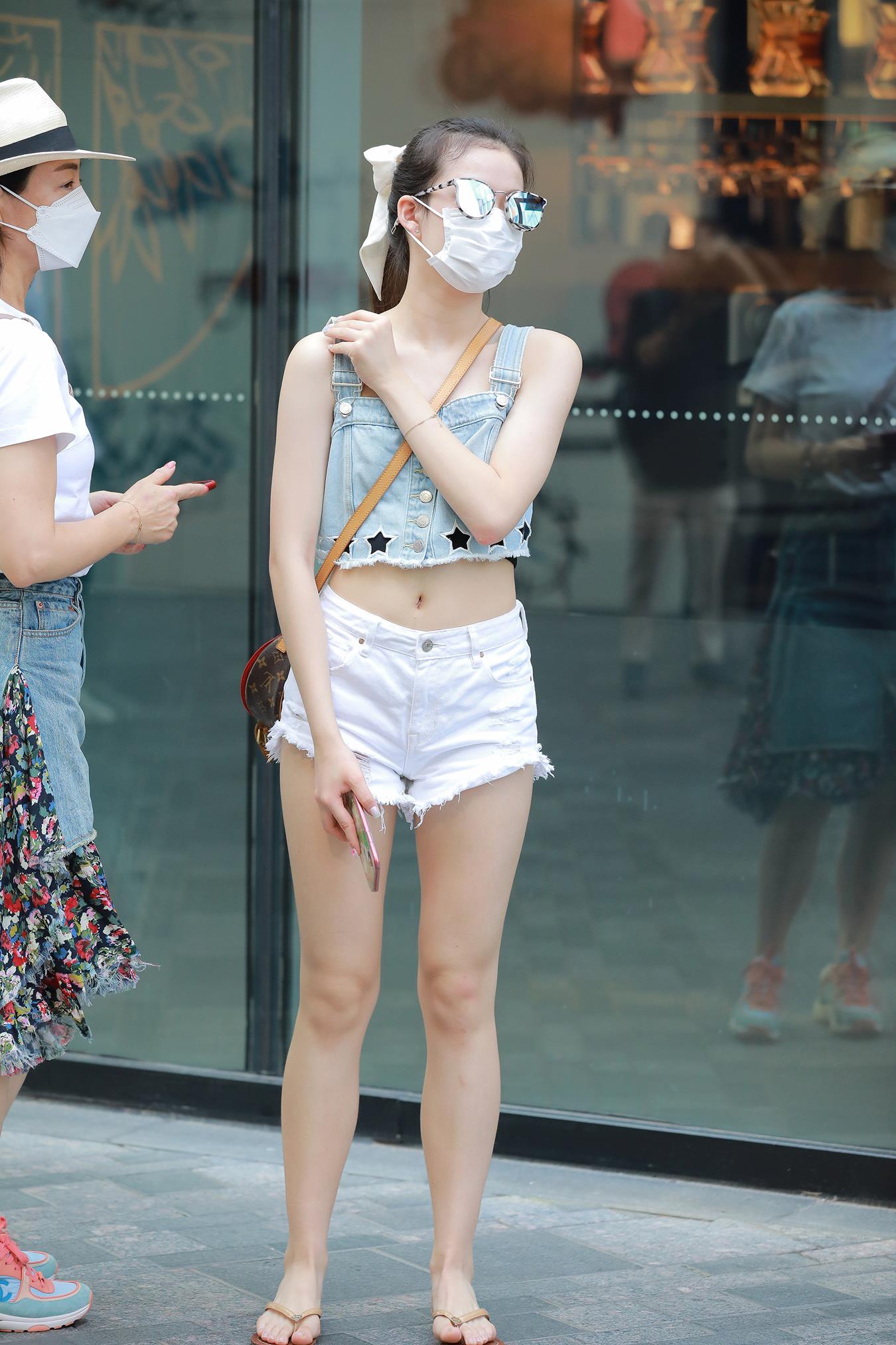 图片[7]-精选唯美街拍 NO.1226 玻璃街拍作品 – 热裤YY清纯小妹 （1）[84P]-草丛看图