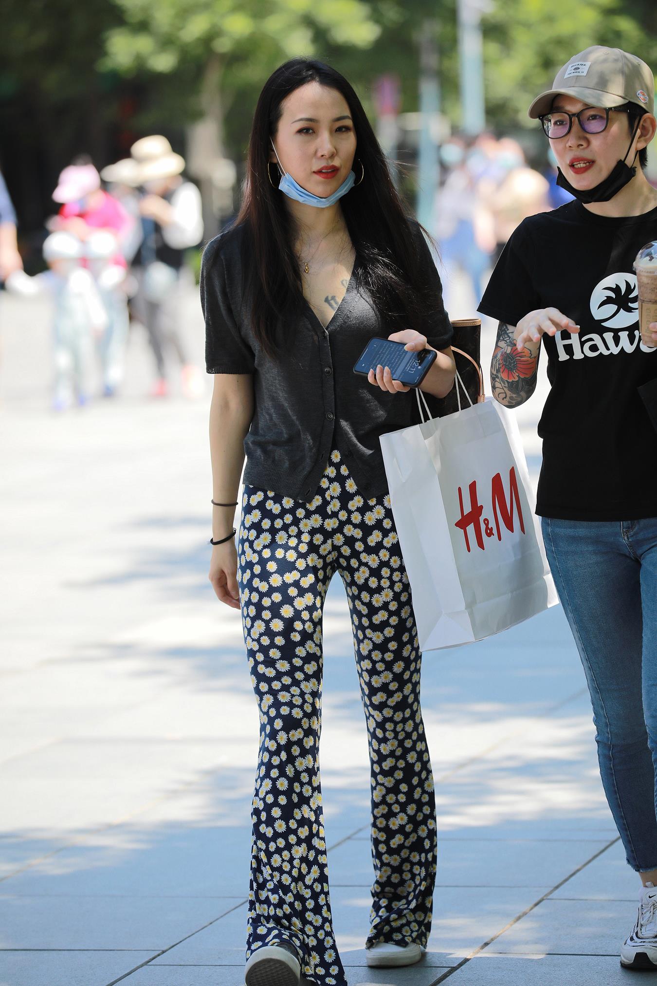 图片[8]-精选唯美街拍 NO.1221 玻璃街拍作品 – 仅身裤职场小解解[83P]-草丛看图