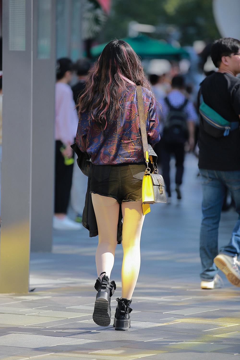 图片[5]-精选唯美街拍 NO.1239 四九城嘎子街拍作品 – 肉丝热裤小妹[50P]-草丛看图