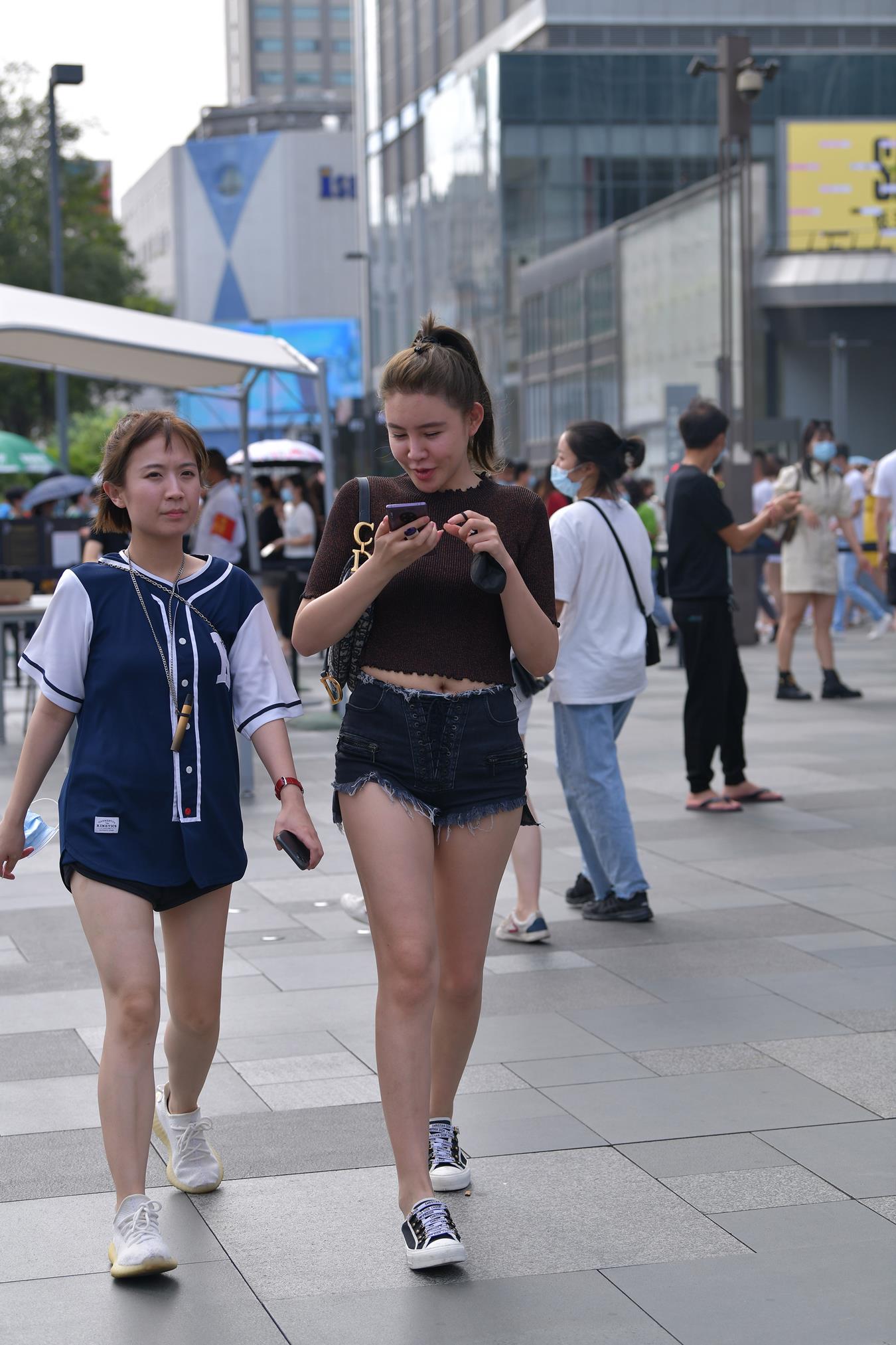 图片[2]-精选唯美街拍 NO.1281 视觉冲击街拍作品 – YY热裤[44P]-草丛看图