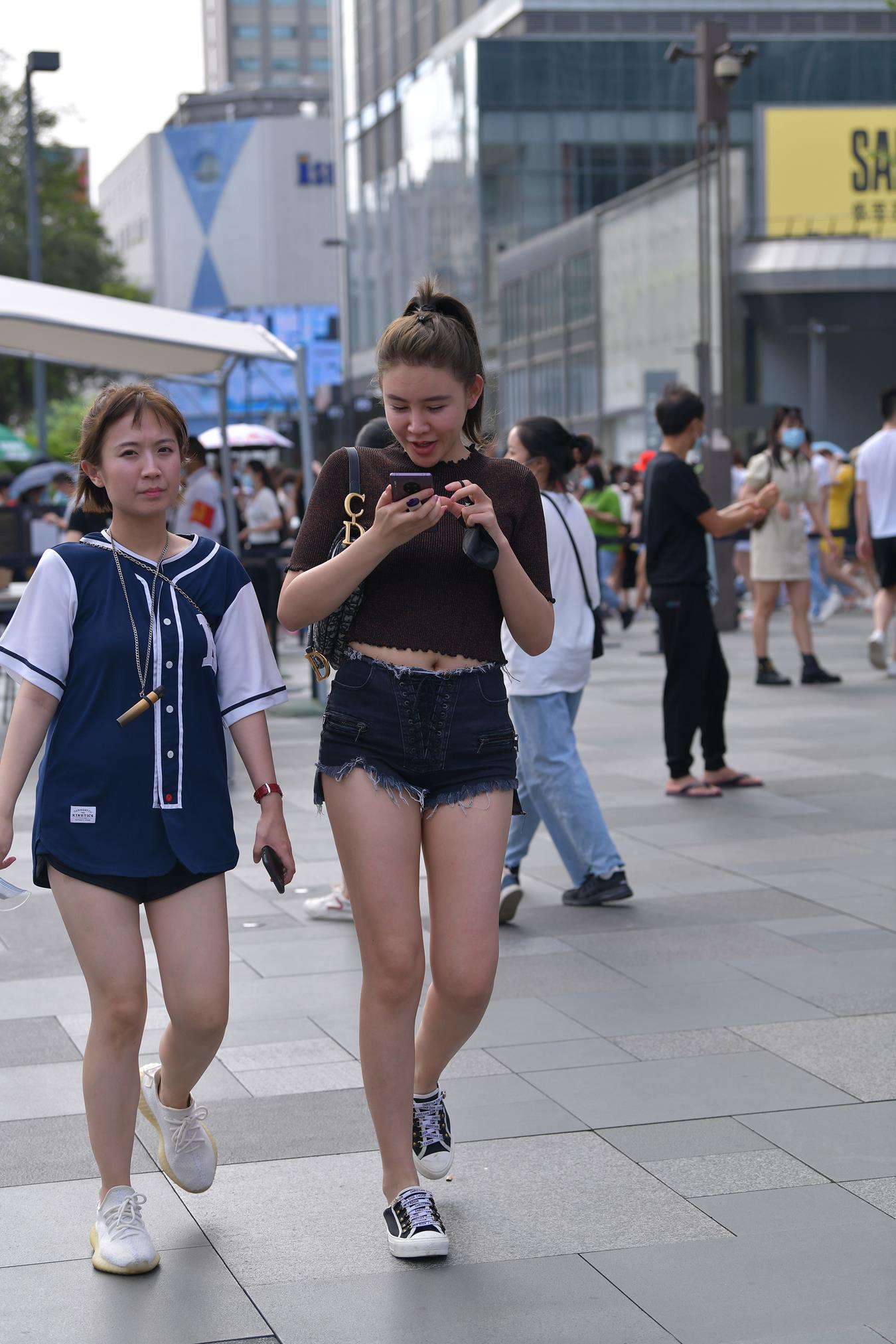 图片[3]-精选唯美街拍 NO.1281 视觉冲击街拍作品 – YY热裤[44P]-草丛看图