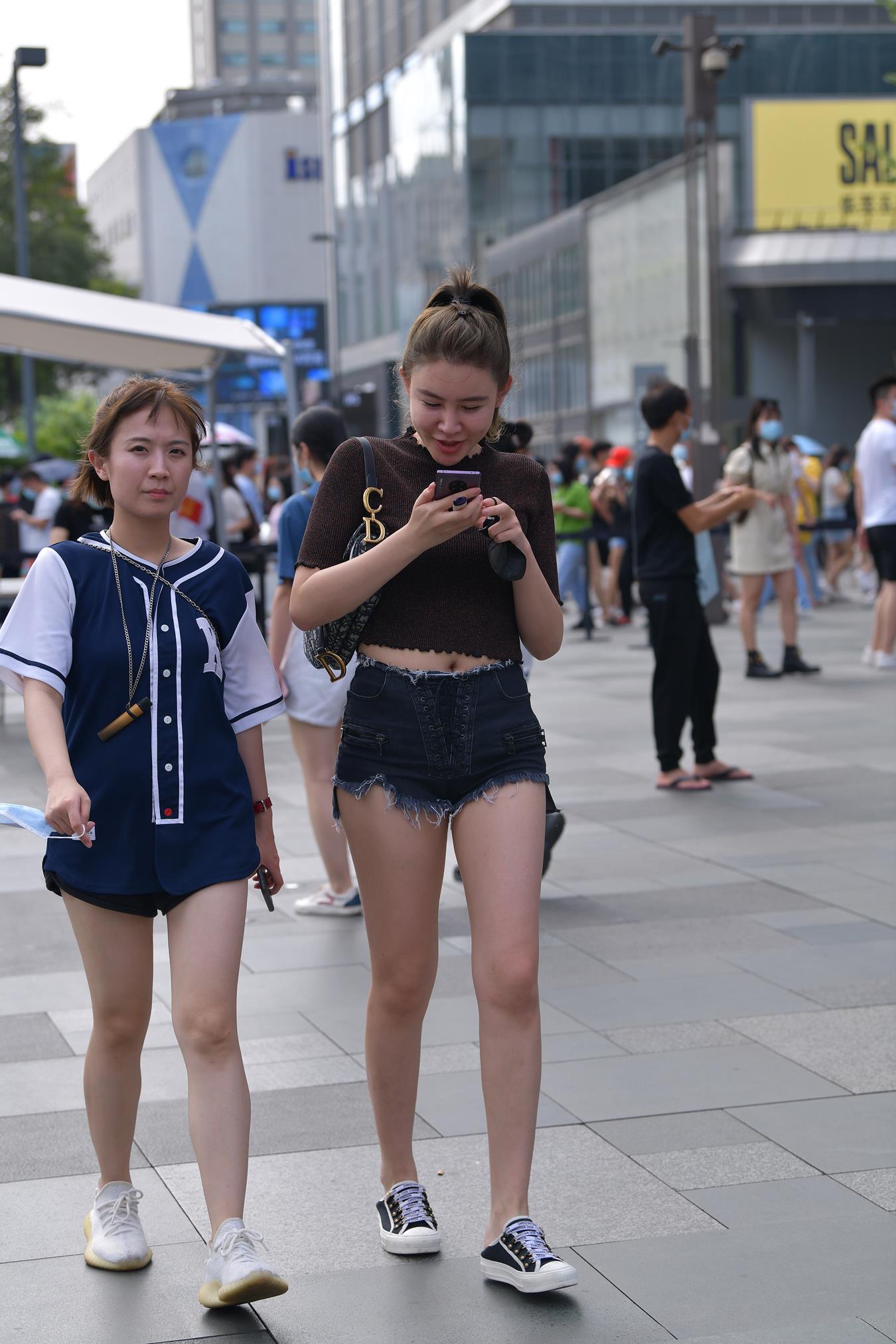 图片[4]-精选唯美街拍 NO.1281 视觉冲击街拍作品 – YY热裤[44P]-草丛看图