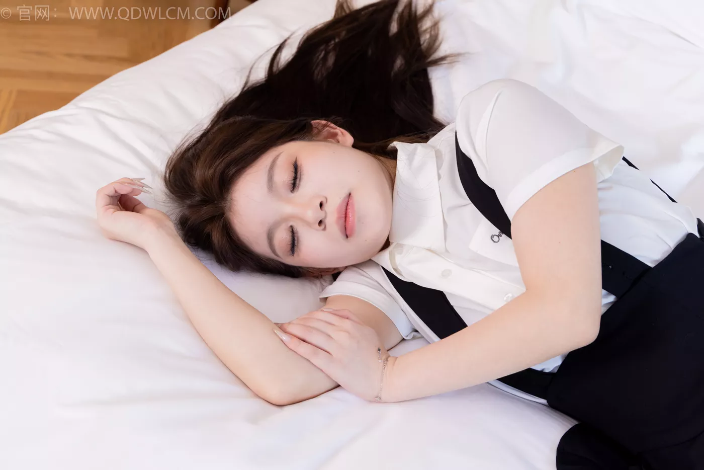 图片[5]-精选勿恋传媒 NO.2224 闪闪-天明那道光[100P]-草丛看图