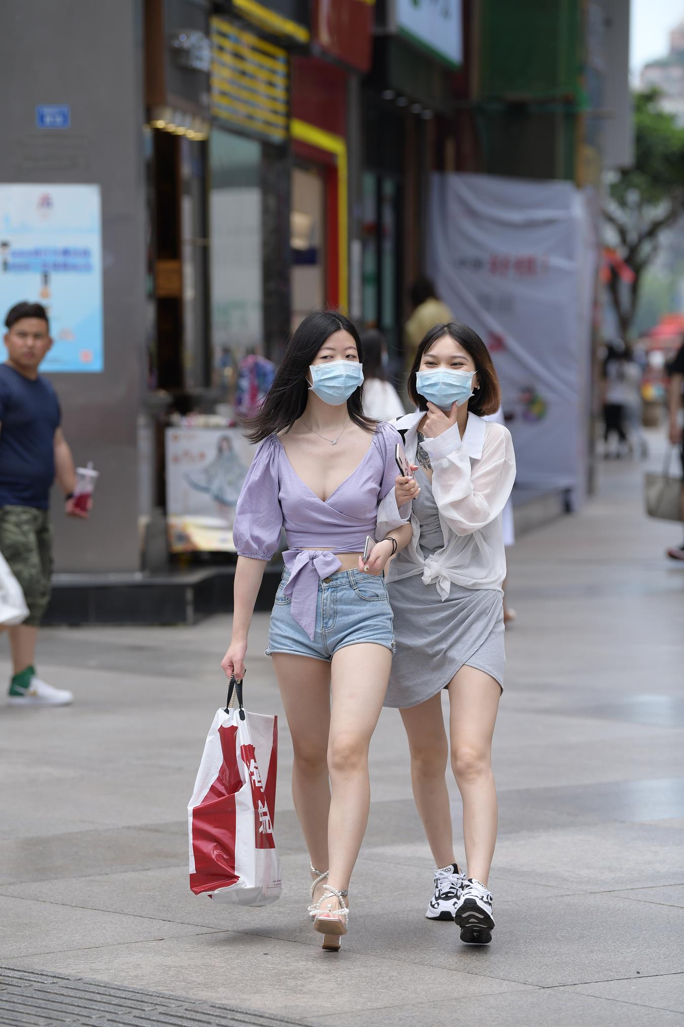 图片[2]-精选唯美街拍 NO.1276  视觉冲击街拍作品 – 单眼皮热裤女孩[34P]-草丛看图