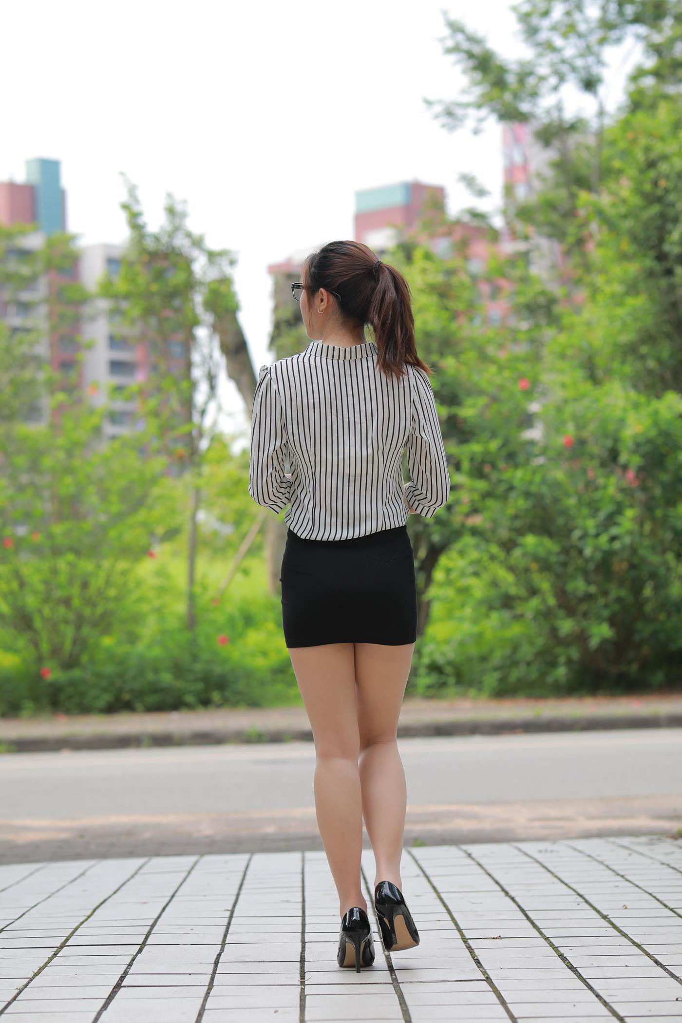 图片[2]-精选魔镜街拍 NO.020 至服包臀裙小解解1 户外 [94P]-草丛看图