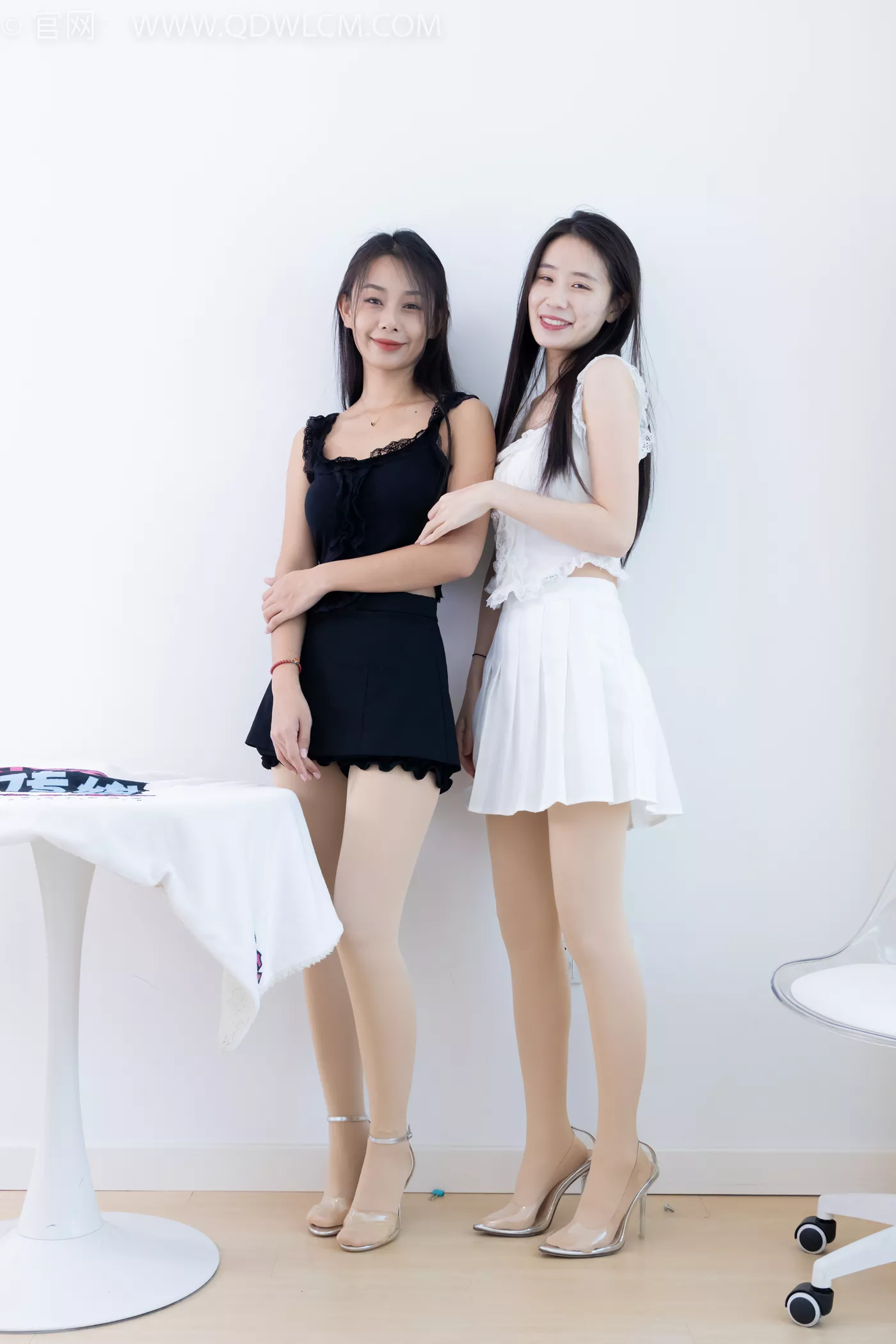 图片[4]-精选勿恋传媒 NO.2210 菜菜&岚岚-要你的温柔[100P]-草丛看图