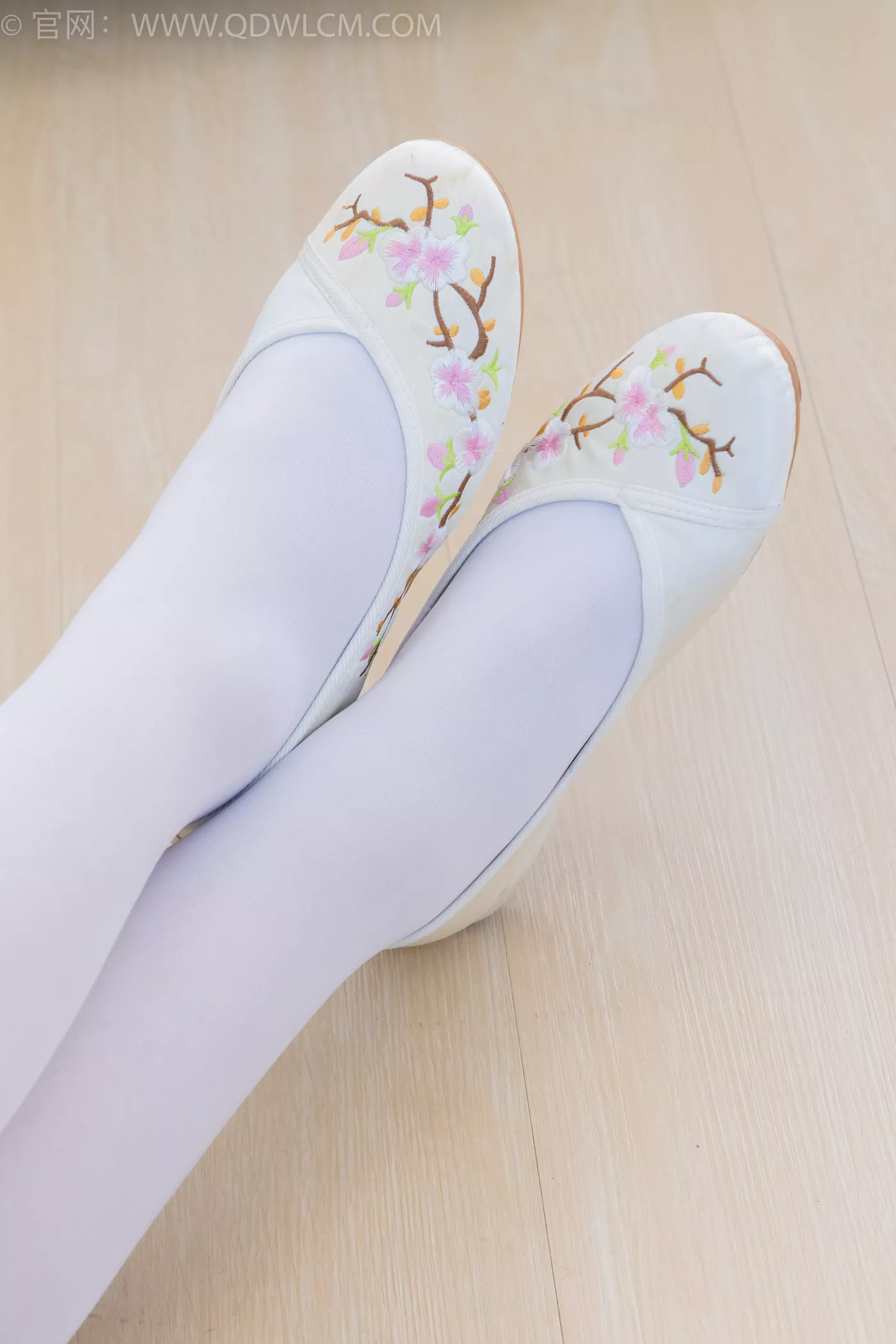 图片[1]-精选勿恋传媒 NO.2199 纱纱-阳光散落（盲盒2）[100P]-草丛看图