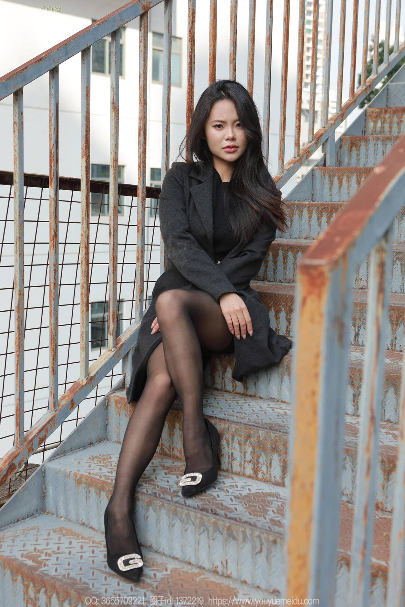 图片[1]-精选[IESS异思趣向] 2025.01.02 丝享家1940：兔兔《黑丝女人》[87P]-草丛看图