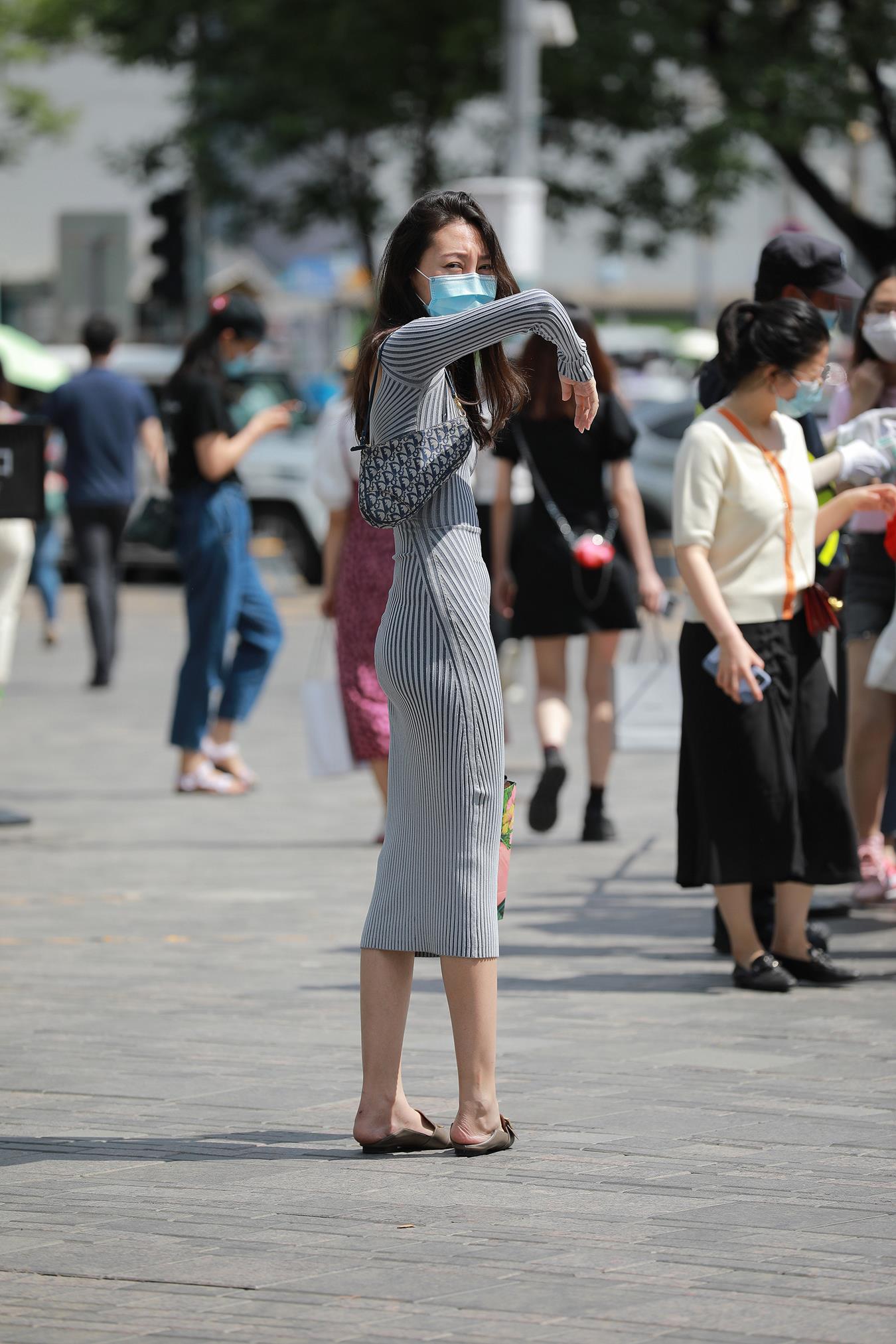 图片[3]-精选唯美街拍 NO.1228 玻璃街拍作品 – 连衣裙高挑女朋友[75P]-草丛看图