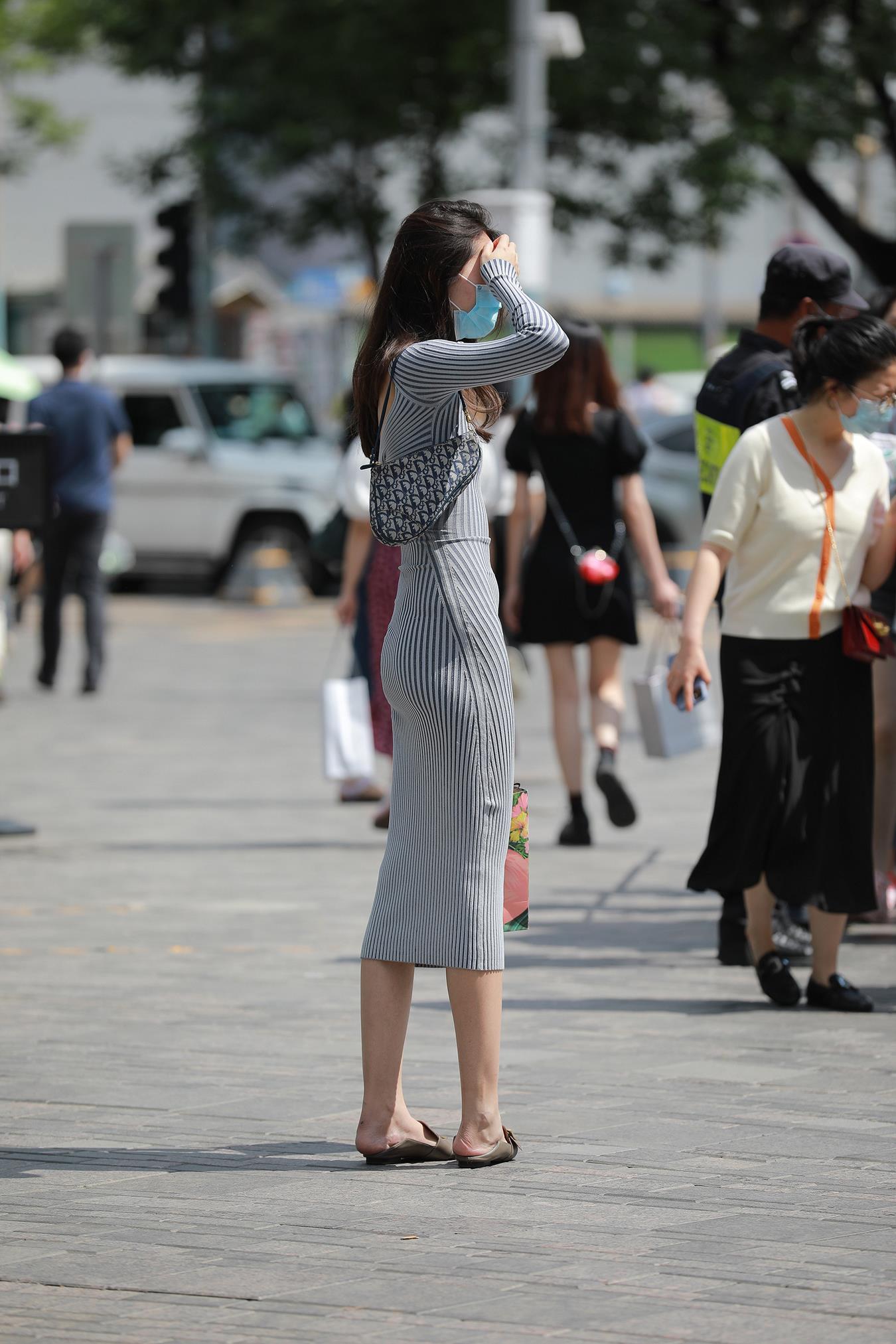 图片[5]-精选唯美街拍 NO.1228 玻璃街拍作品 – 连衣裙高挑女朋友[75P]-草丛看图