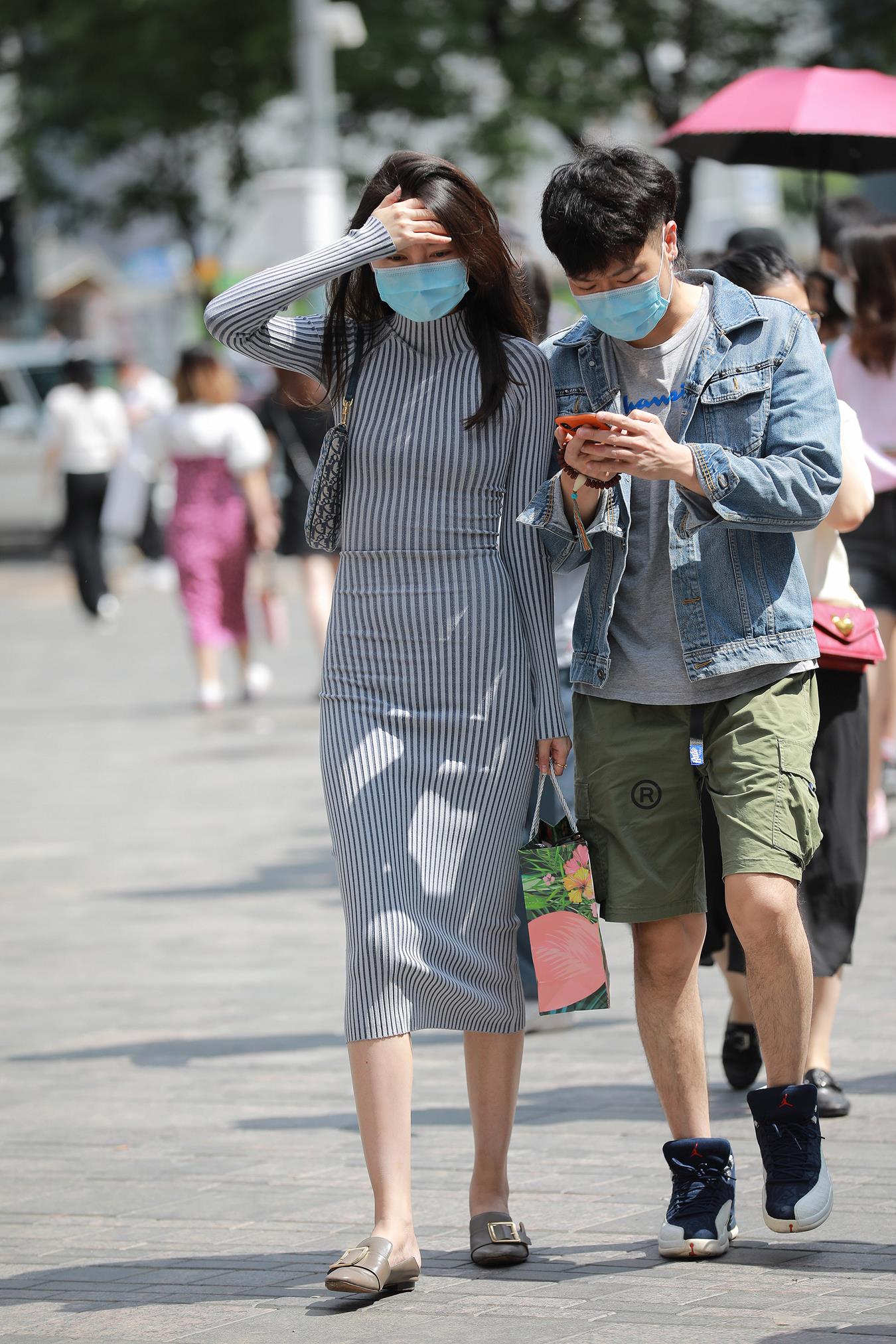 图片[6]-精选唯美街拍 NO.1228 玻璃街拍作品 – 连衣裙高挑女朋友[75P]-草丛看图