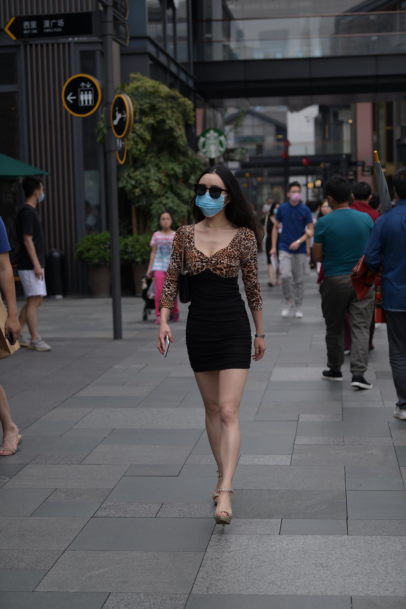 图片[2]-唯美街拍 NO.1273 视觉冲击街拍作品 – 豹纹好身材熟女[58P]-草丛看图