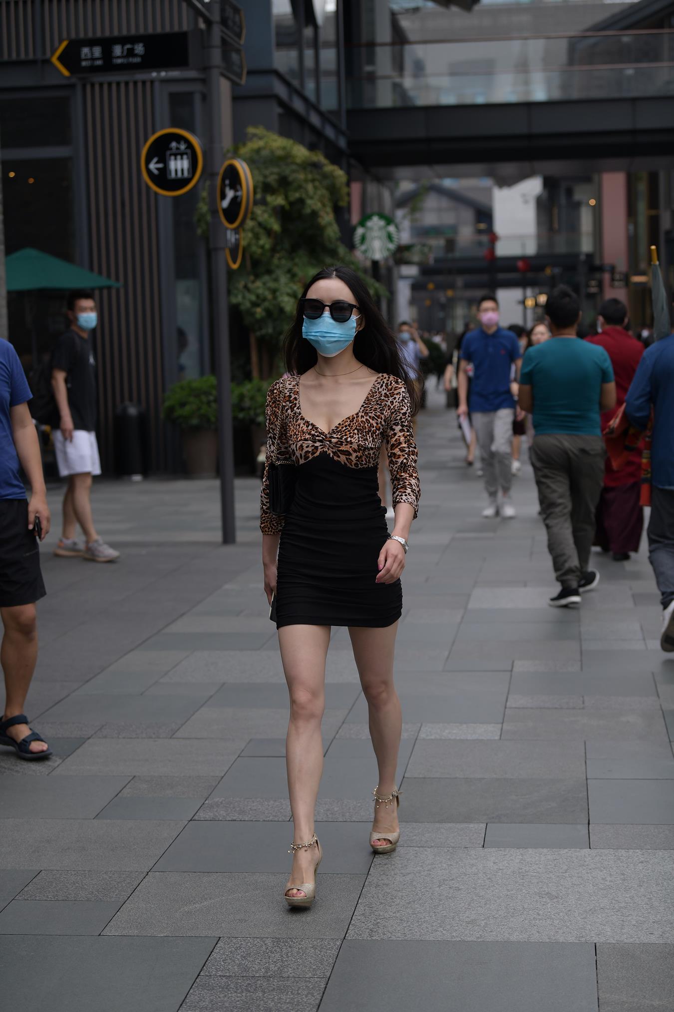 图片[4]-唯美街拍 NO.1273 视觉冲击街拍作品 – 豹纹好身材熟女[58P]-草丛看图