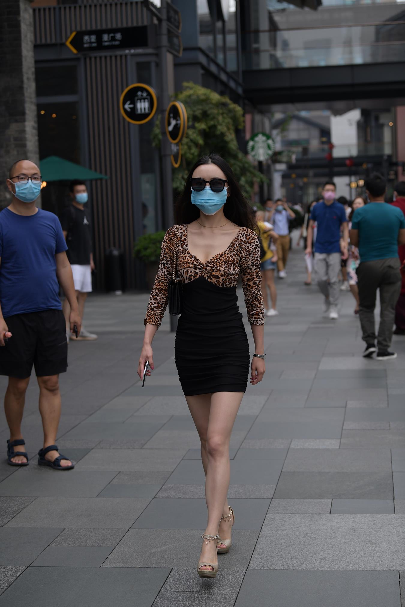 图片[6]-唯美街拍 NO.1273 视觉冲击街拍作品 – 豹纹好身材熟女[58P]-草丛看图