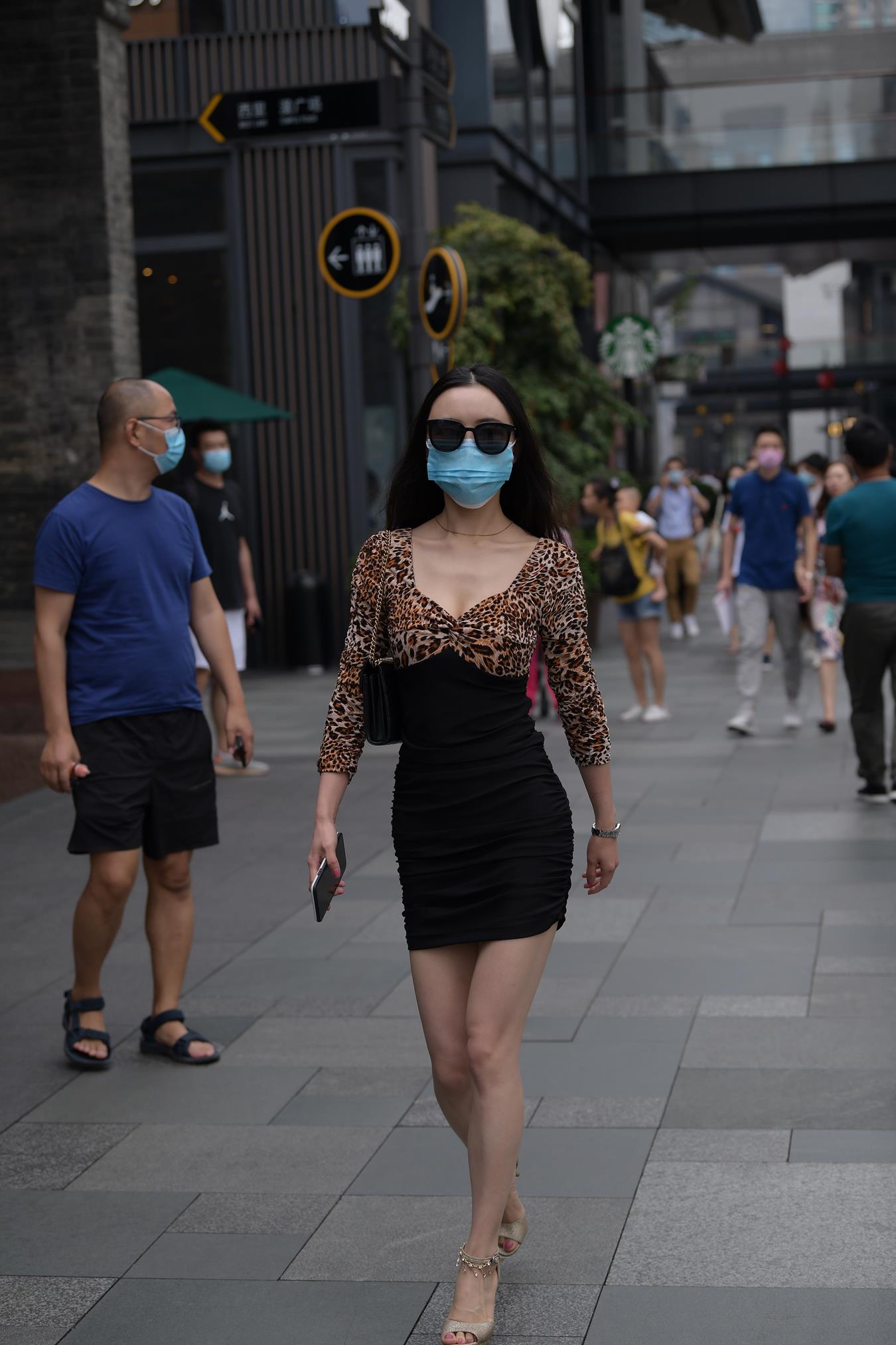 图片[7]-唯美街拍 NO.1273 视觉冲击街拍作品 – 豹纹好身材熟女[58P]-草丛看图