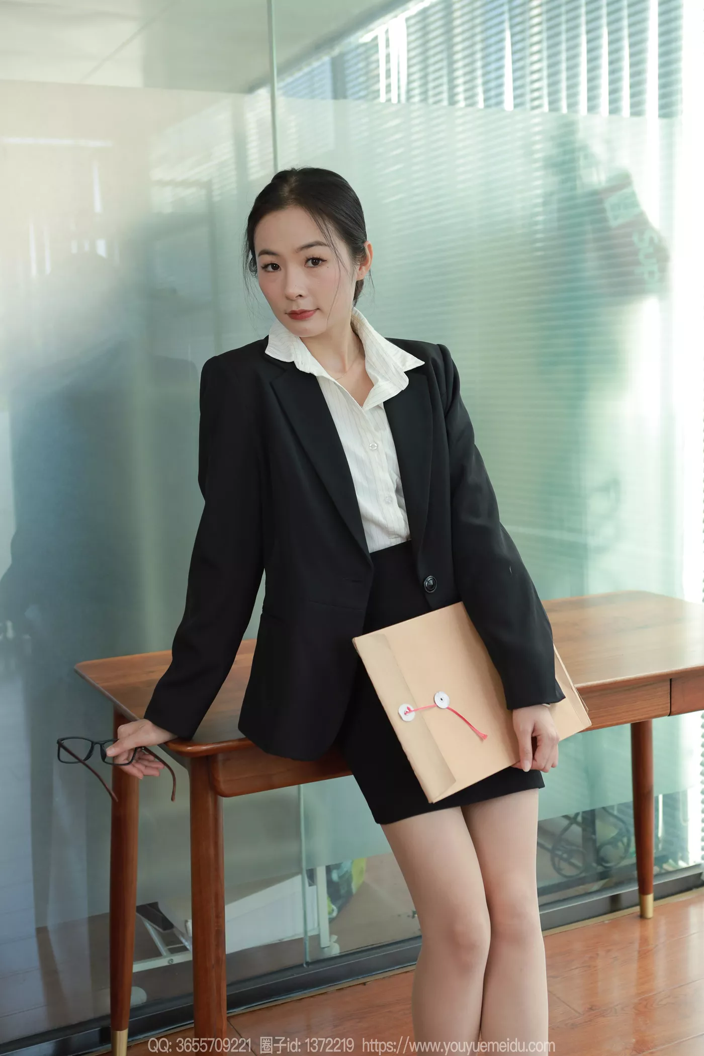 图片[2]-精选[IESS异思趣向] 2024.12.09 丝享家1919：小金《肉丝主管》[97P]-草丛看图