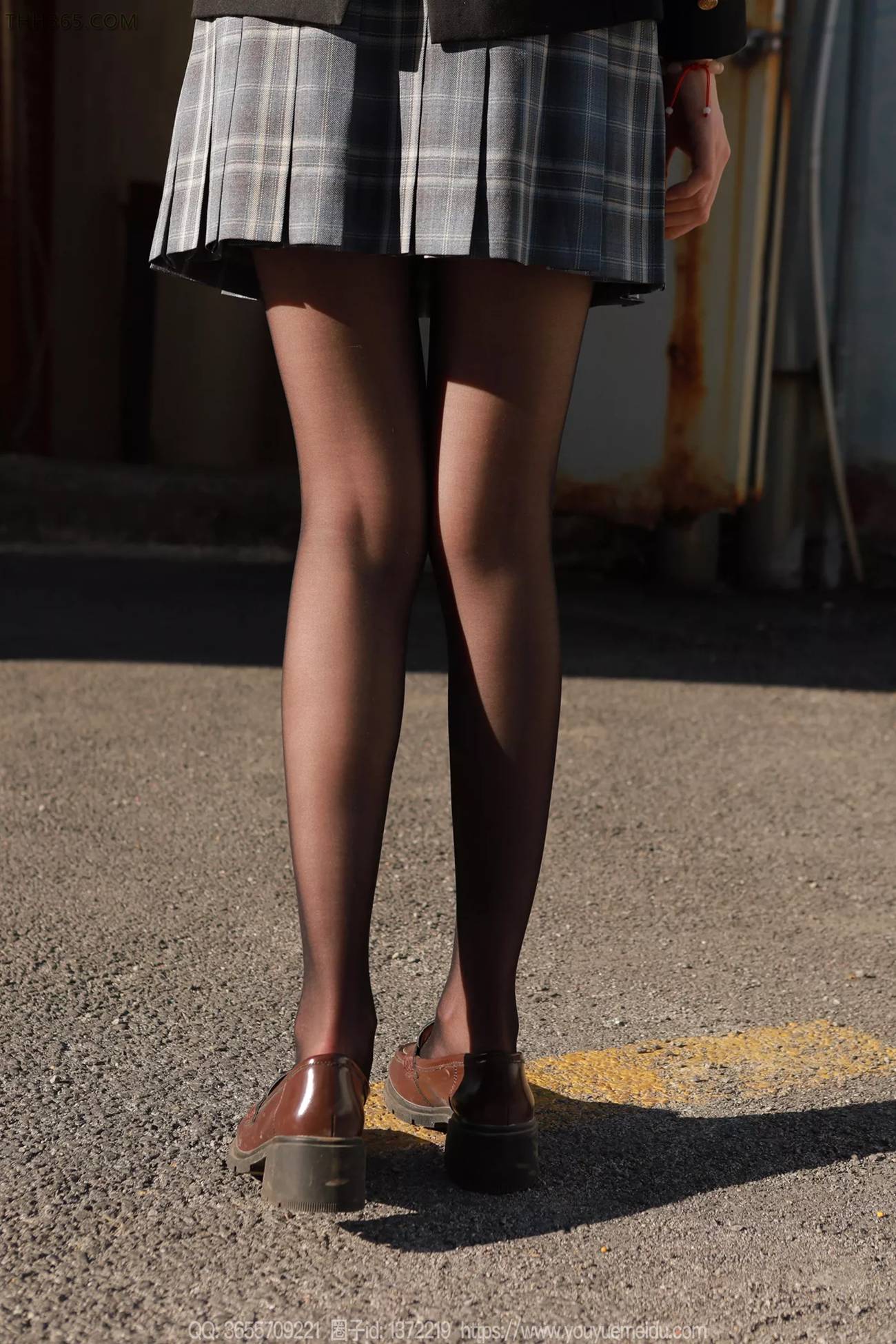 图片[8]-精选[IESS异思趣向] 2024.12.05 丝享家1916：团团《阳光黑丝》[88P]-草丛看图