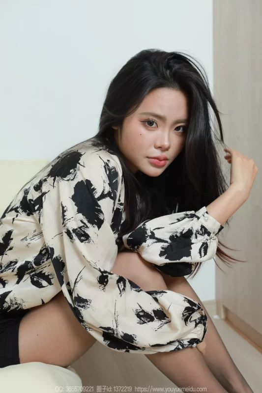 精选[IESS异思趣向] 2024.12.19 丝享家1928：兔兔《花花衬衫（下）》[87P]-草丛看图