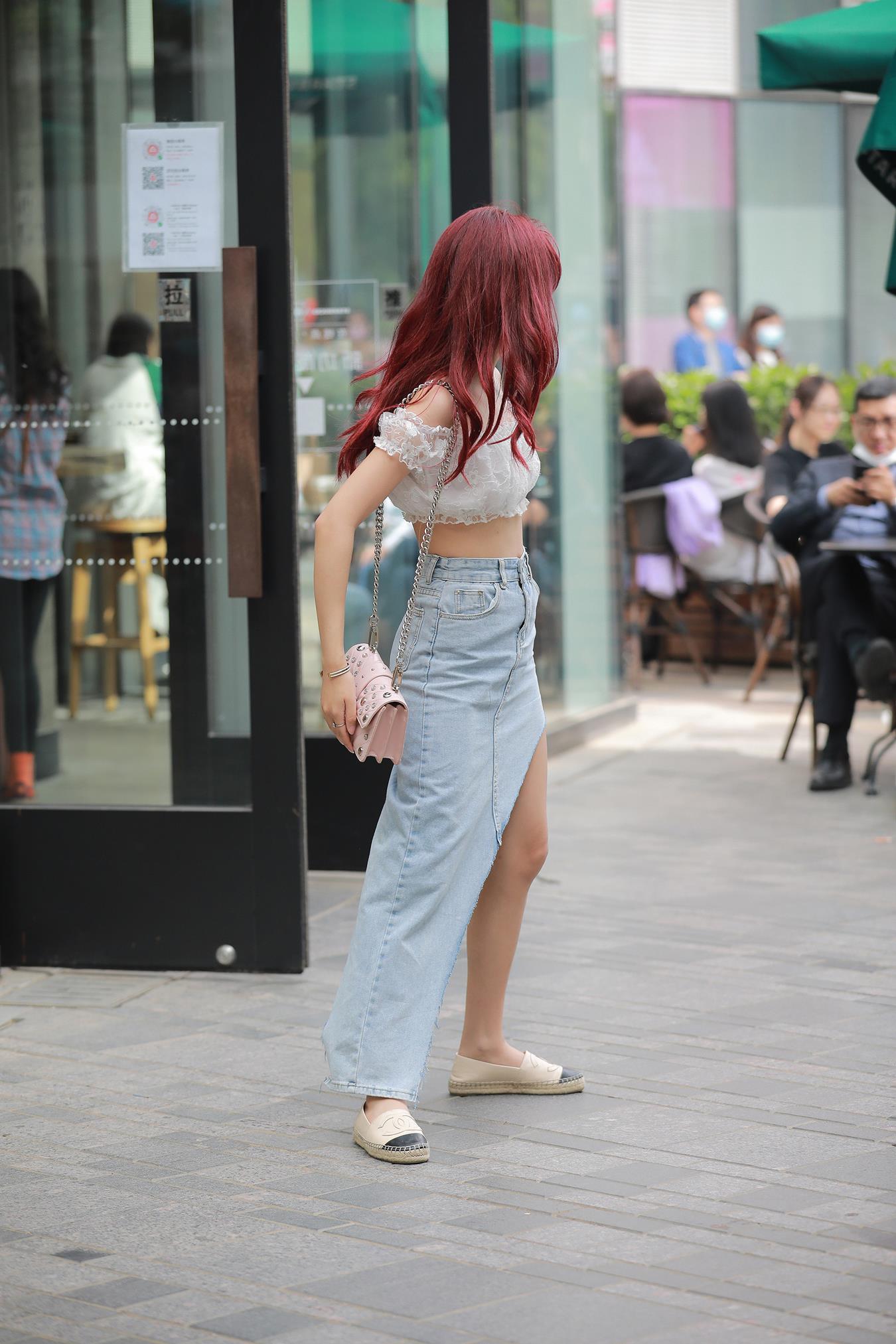 图片[4]-精选唯美街拍 NO.1260 四九城嘎子街拍作品 – 牛仔裙美腿小解解[87P]-草丛看图