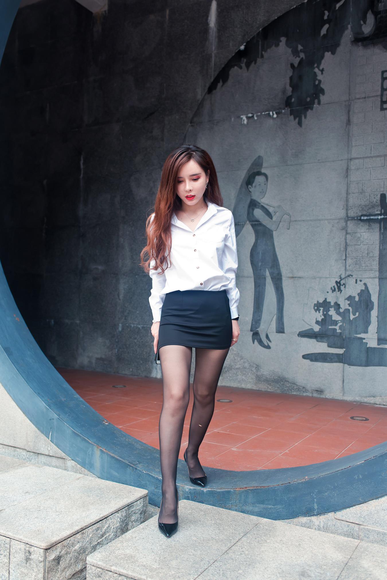 图片[1]-精选唯美街拍 NO.1284 御风街拍 午间休息的黑丝OL网荭艾小青[107P]-草丛看图