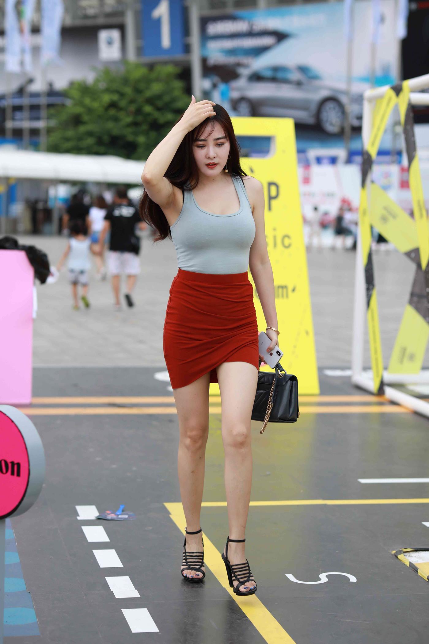 图片[4]-精选魔镜街拍 NO.011 街拍红裙小解解 [127P]-草丛看图