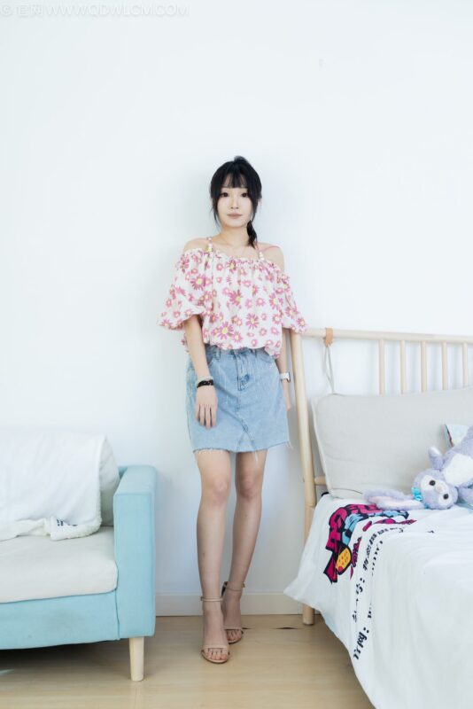 精选勿恋传媒 NO.2240 嘟嘟-三双高跟鞋、薄肉丝、裸足、视频以超近景特写为主[100P]-草丛看图