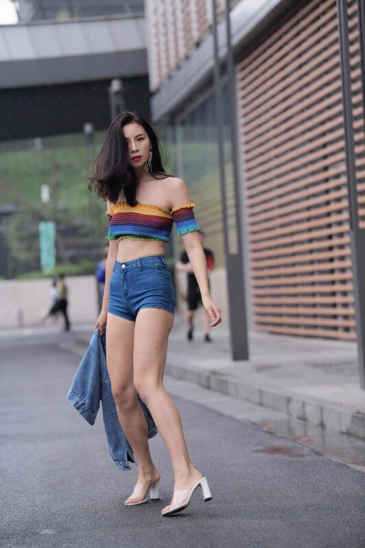 精选魔镜街拍 NO.026 牛仔热裤高跟街拍 [100P]-草丛看图