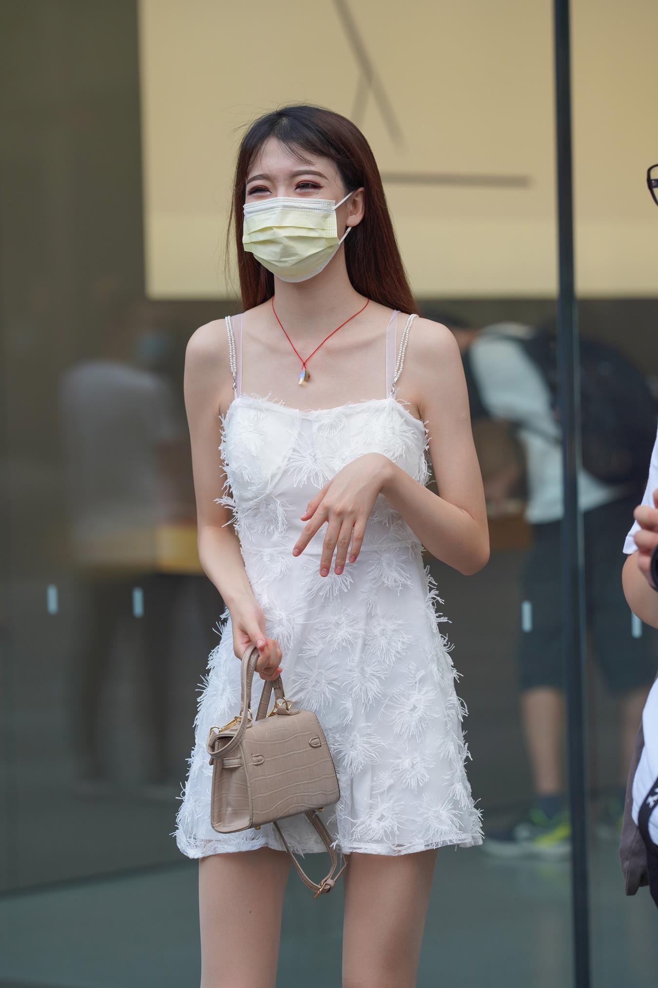 图片[2]-精选唯美街拍 NO.1231 牛男街拍 白长直小仙女 好美的腿[130P]-草丛看图