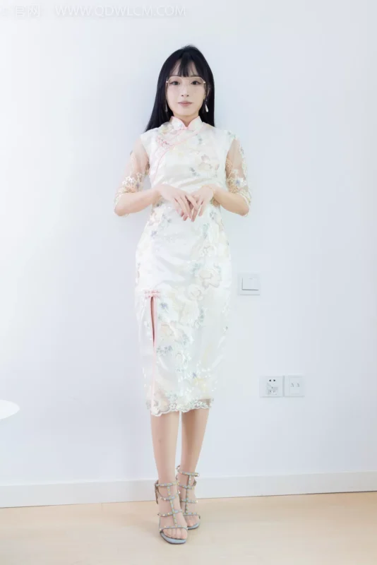 精选勿恋传媒 NO.2201 嘟嘟-风浪平息[159P]-草丛看图