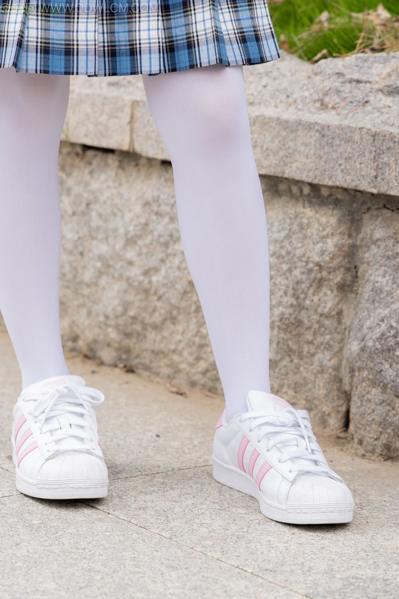 图片[8]-精选勿恋传媒 NO.2242 闪闪-板鞋、厚白丝、户外草地公园沙滩脱鞋丝袜走路剧情[114P]-草丛看图