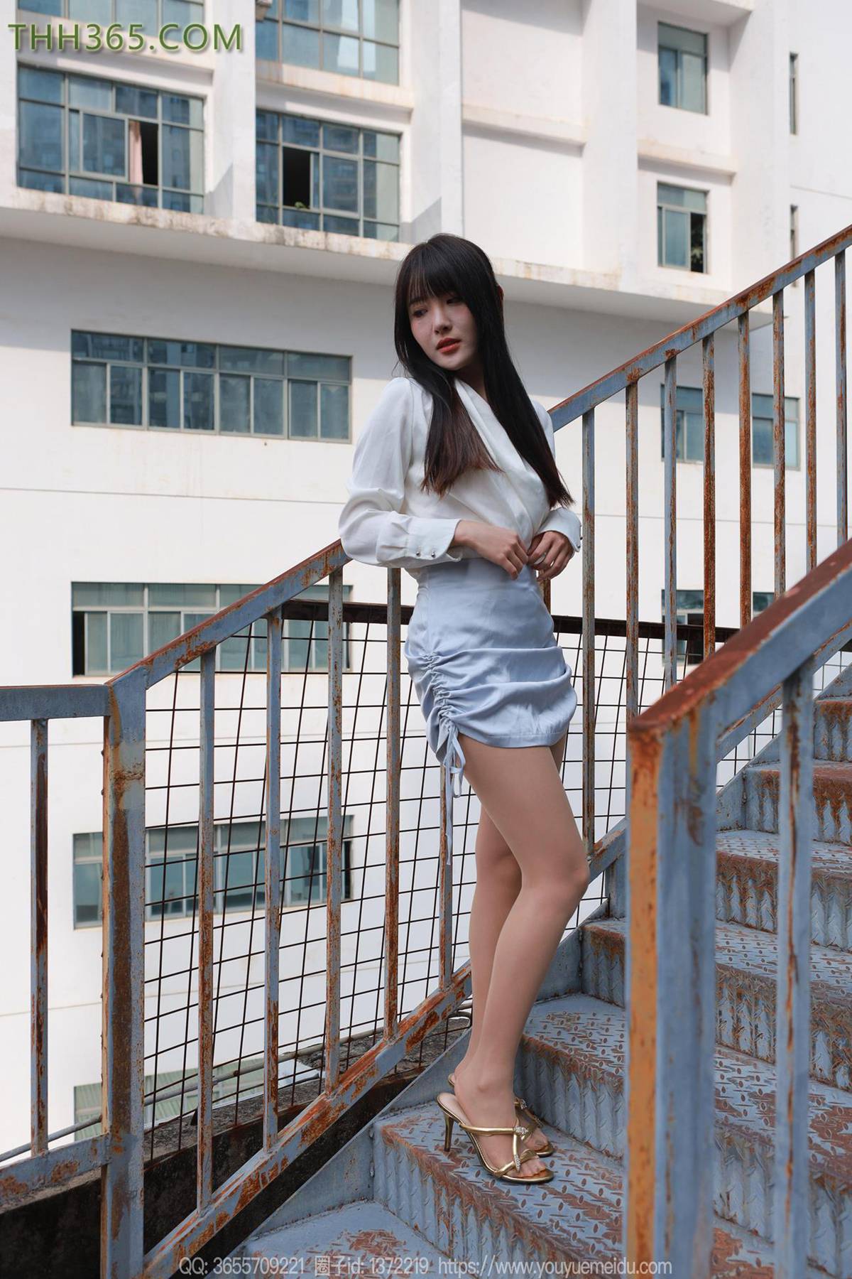 图片[2]-[IESS异思趣向] 2024.11.08 丝享家1893：婉萍《蓝色短裙（上）》[60P]-草丛看图