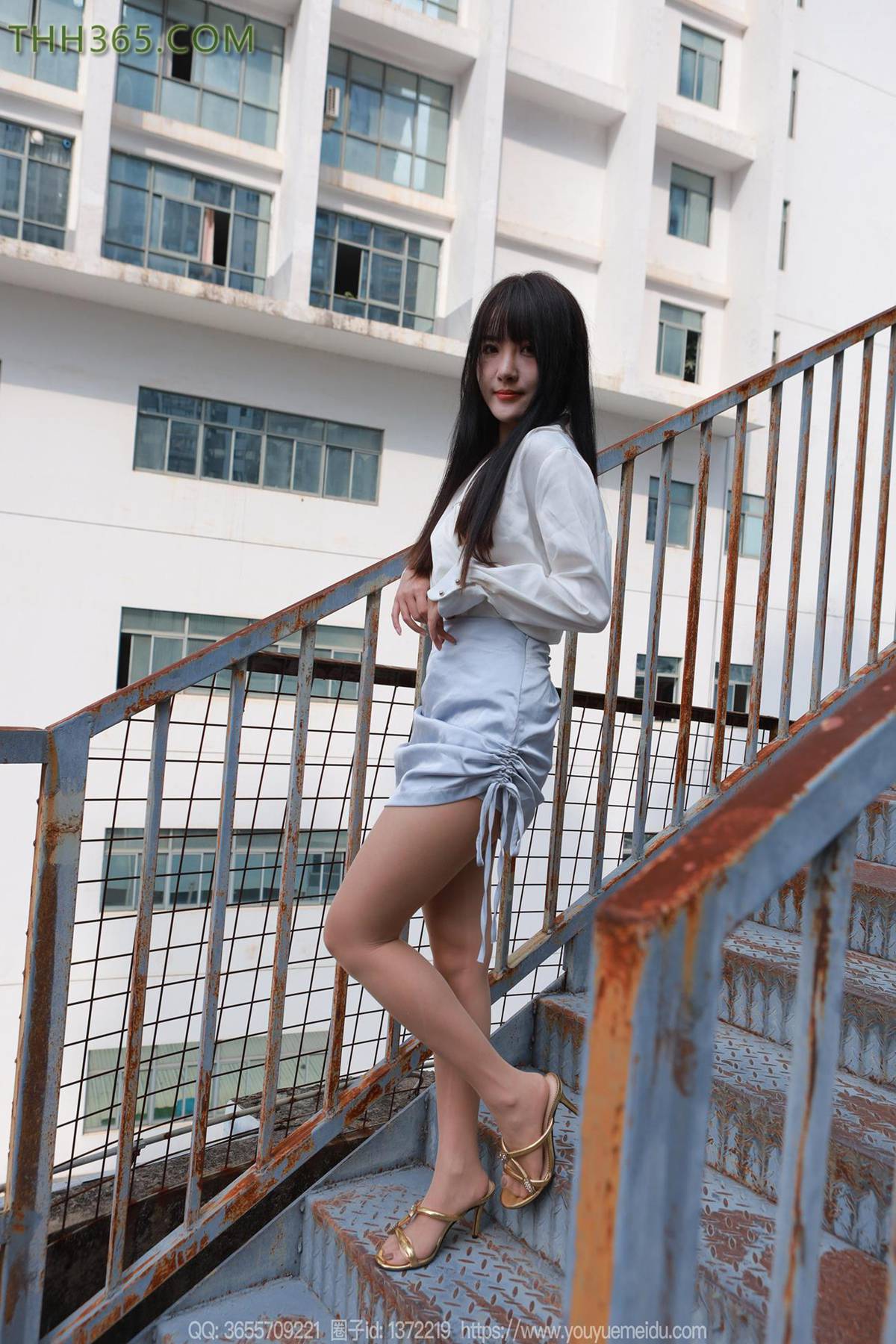 图片[1]-[IESS异思趣向] 2024.11.08 丝享家1893：婉萍《蓝色短裙（上）》[60P]-草丛看图