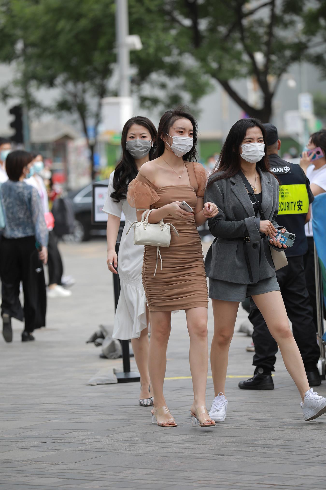 图片[6]-精选唯美街拍 NO.1259 四九城嘎子街拍作品 – 美腿高跟小解解[64P]-草丛看图