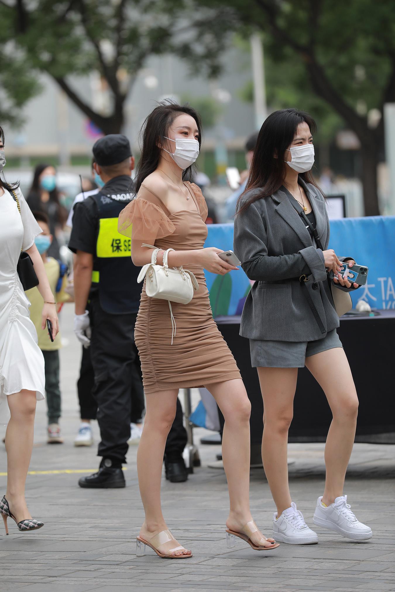 图片[8]-精选唯美街拍 NO.1259 四九城嘎子街拍作品 – 美腿高跟小解解[64P]-草丛看图