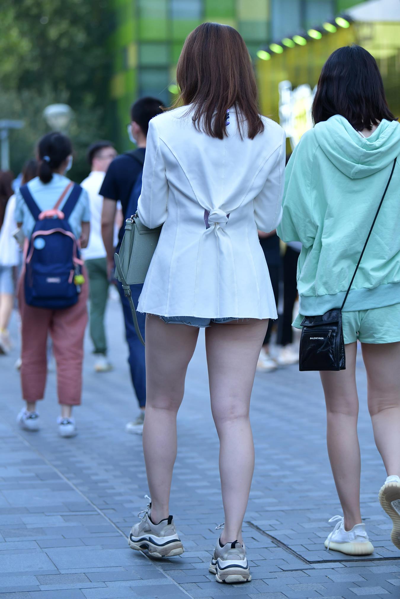 图片[6]-精选唯美街拍 NO.1289 小默街拍作品 – 热裤气质美女[19P]-草丛看图