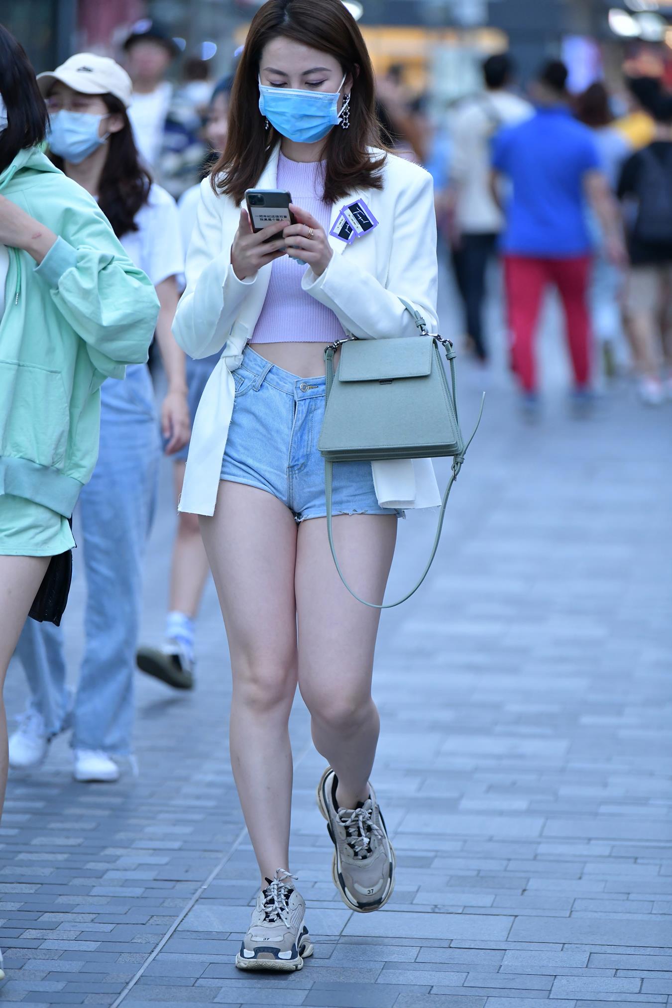 图片[1]-精选唯美街拍 NO.1289 小默街拍作品 – 热裤气质美女[19P]-草丛看图