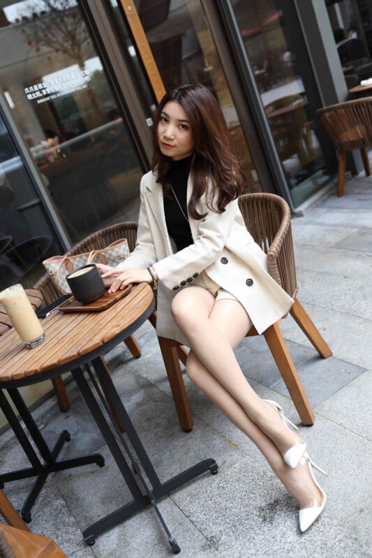 精选魔镜街拍 NO.010 街头肉丝高跟小解解 [109P]-草丛看图