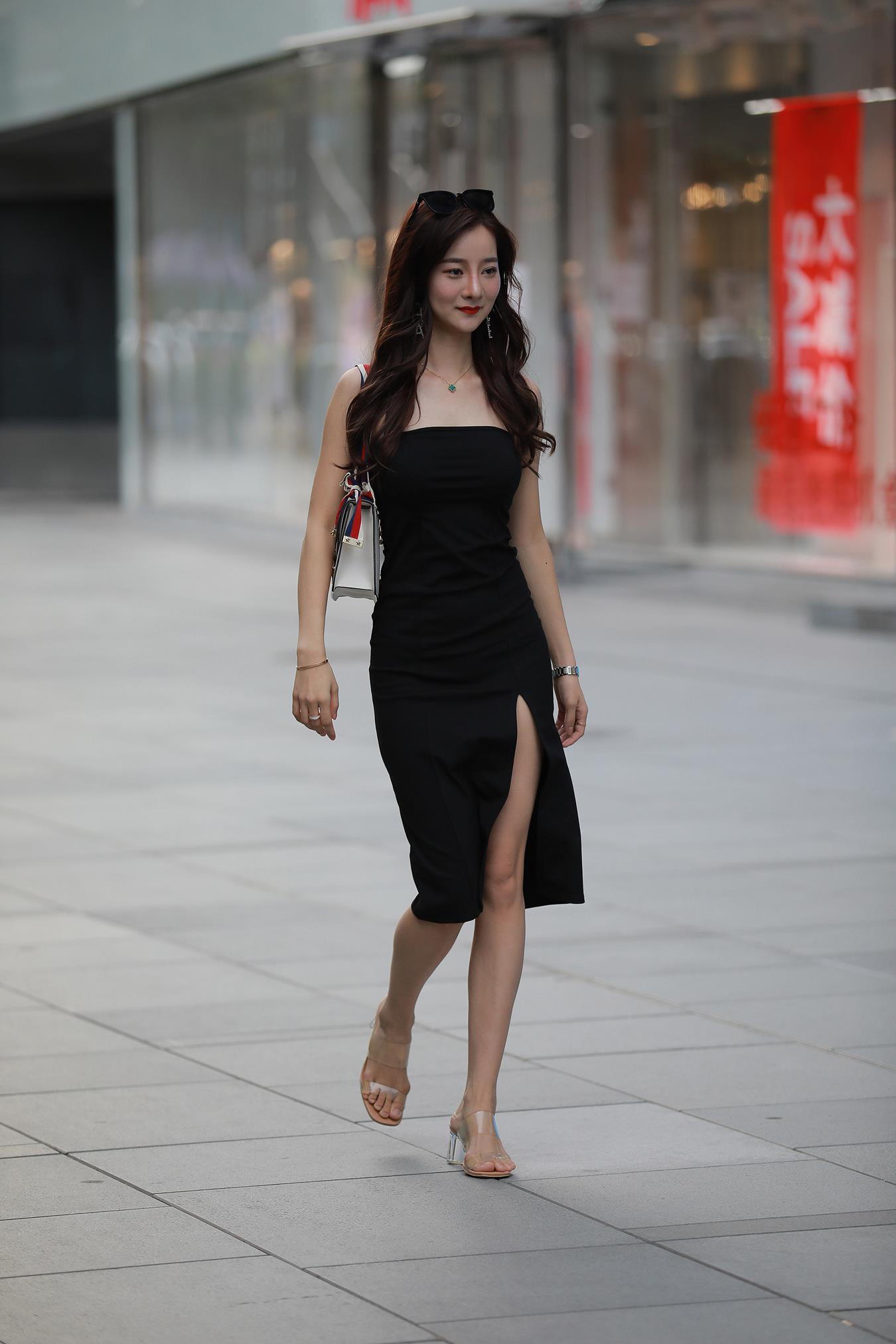 图片[2]-精选唯美街拍 NO.1250 四九城嘎子街拍作品 – 高挑美腿漂亮小解解[154P]-草丛看图