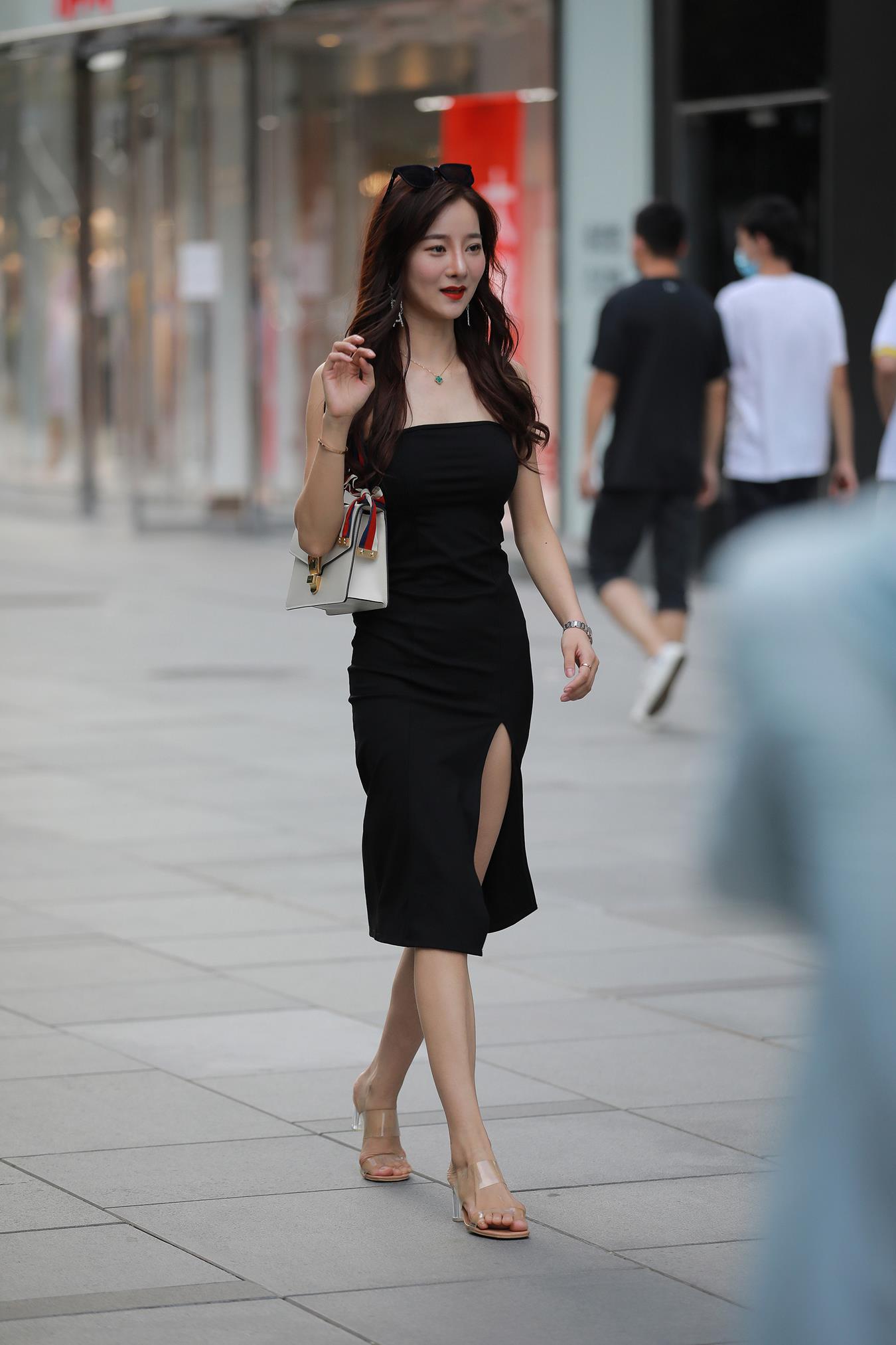 图片[5]-精选唯美街拍 NO.1250 四九城嘎子街拍作品 – 高挑美腿漂亮小解解[154P]-草丛看图