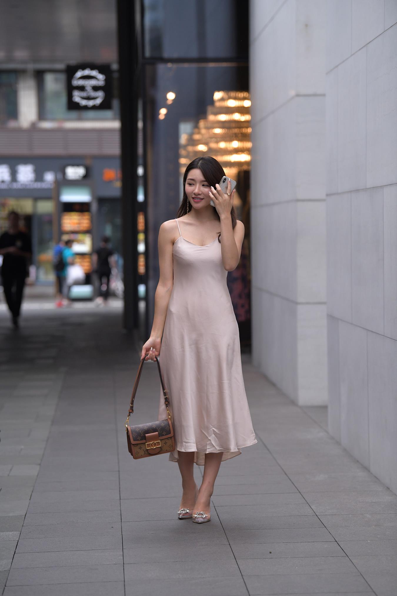 图片[1]-唯美街拍 NO.1270 视觉冲击街拍作品 – 窈窕淑女 谁不好求[55P]-草丛看图