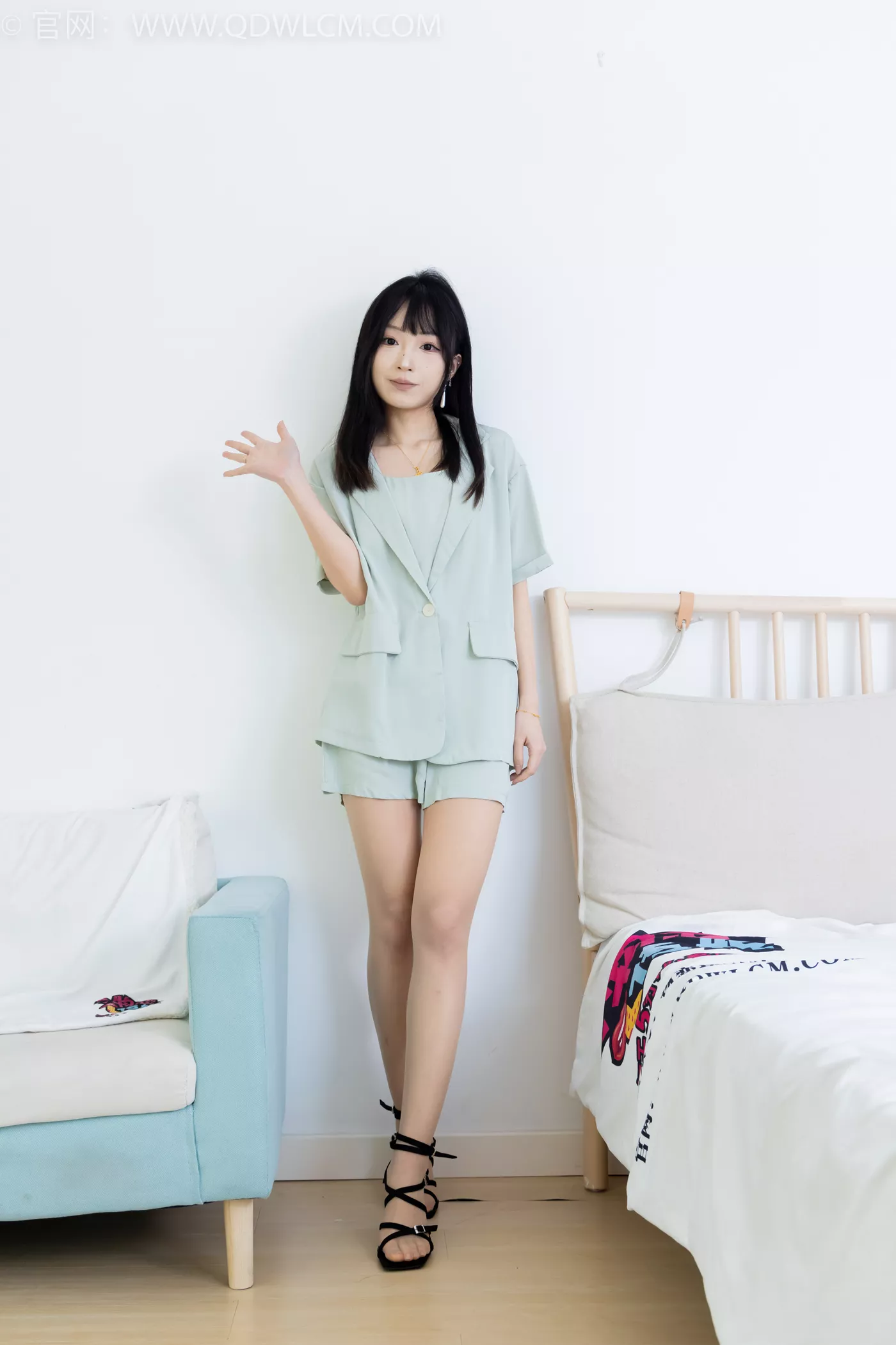 图片[2]-精选勿恋传媒 NO.2217 嘟嘟-正午阳光[160P]-草丛看图