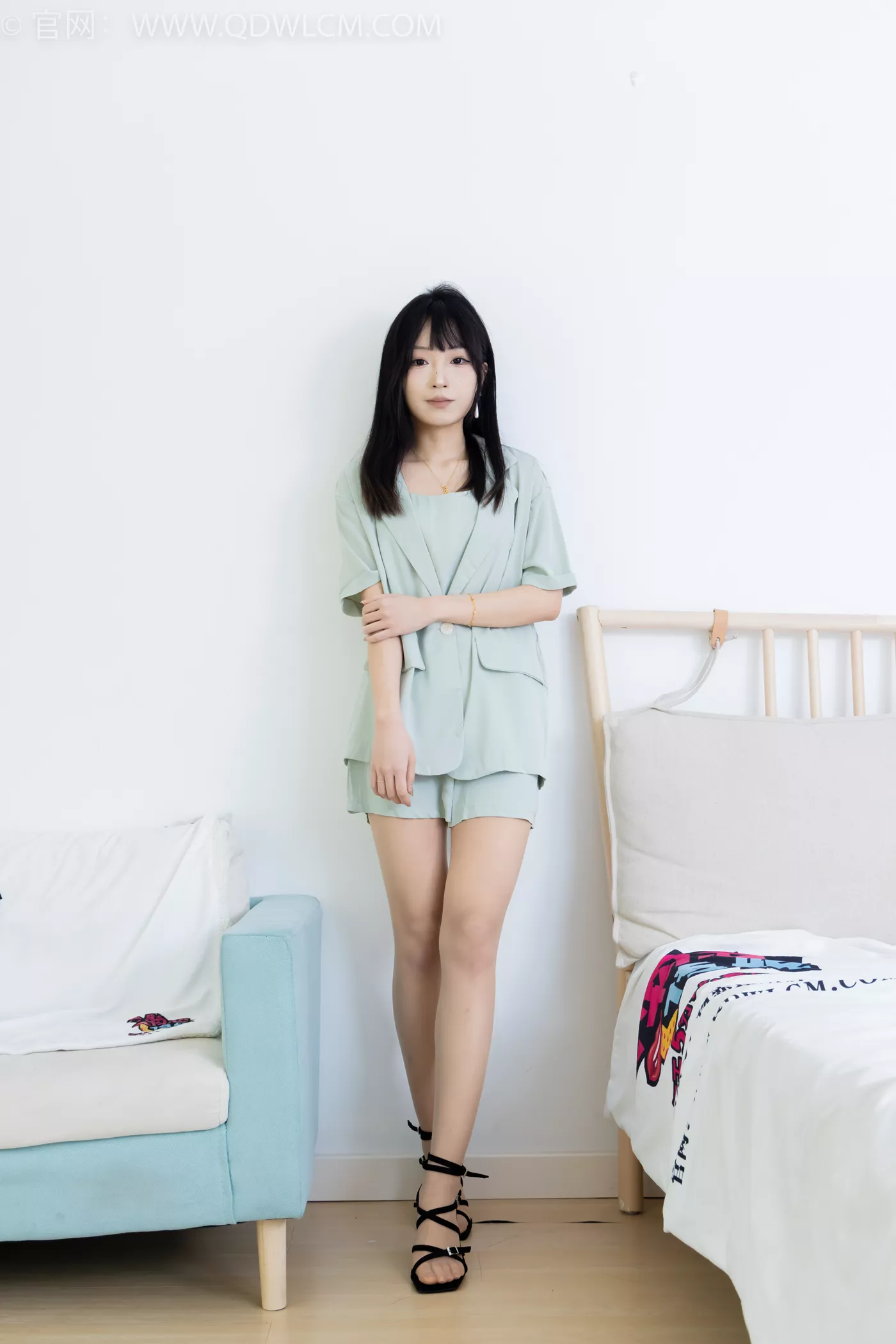 图片[1]-精选勿恋传媒 NO.2217 嘟嘟-正午阳光[160P]-草丛看图