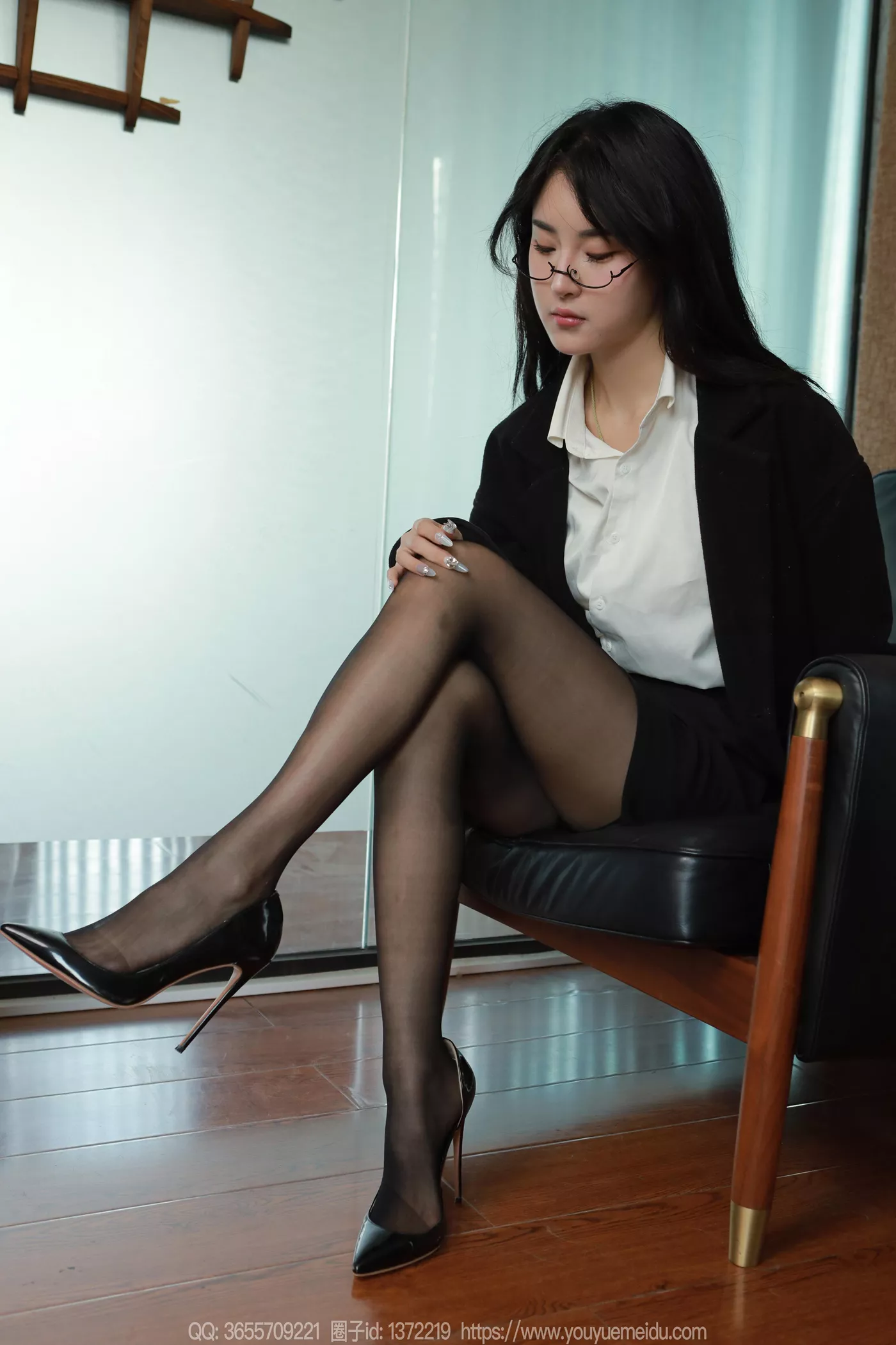 图片[2]-精选[IESS异思趣向] 2024.12.24 丝享家1932：小宝《黑色外套（上）》[65P]-草丛看图